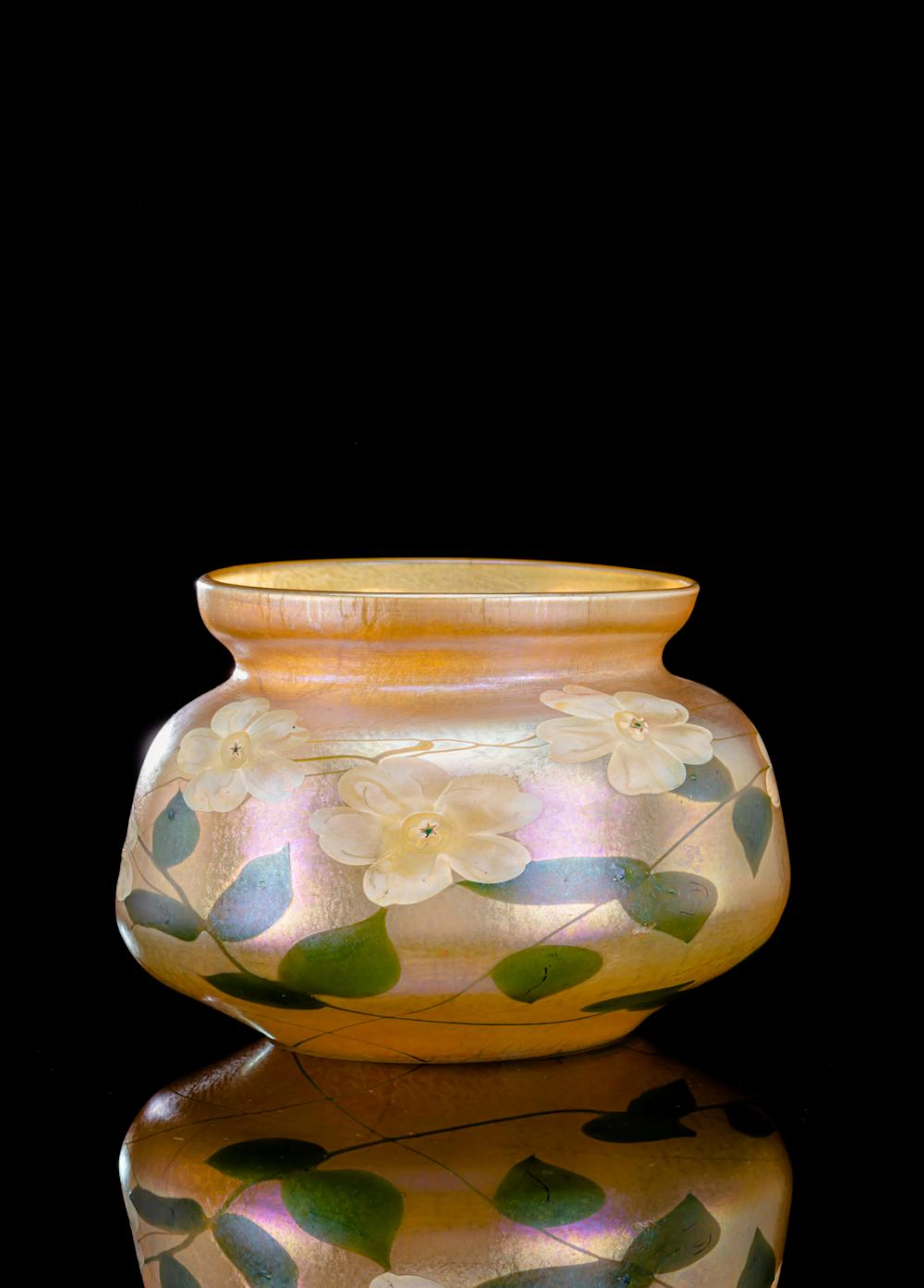 "Favrile" Glas-Vase mit Seerosendekor