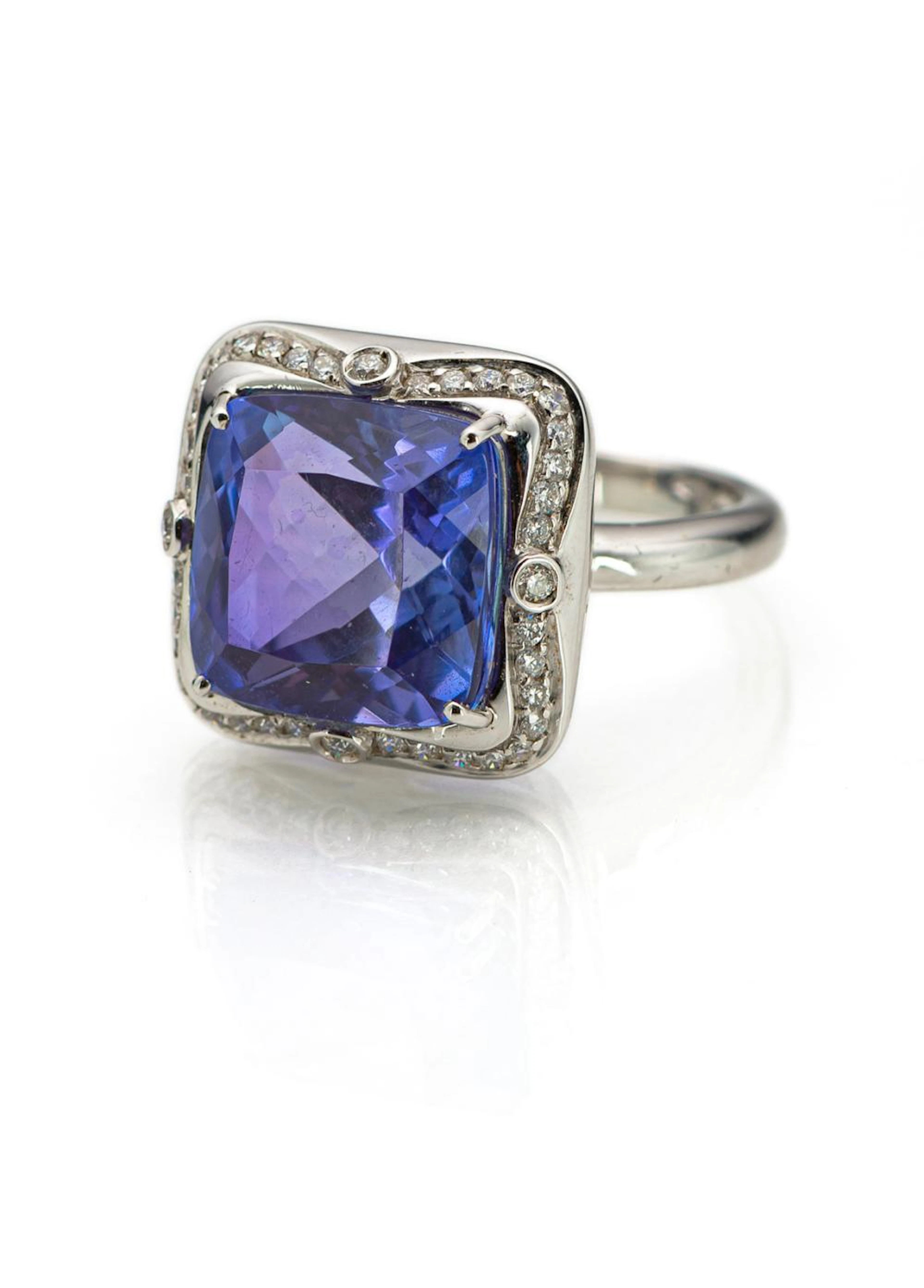 Ring mit Iolith und Brillante