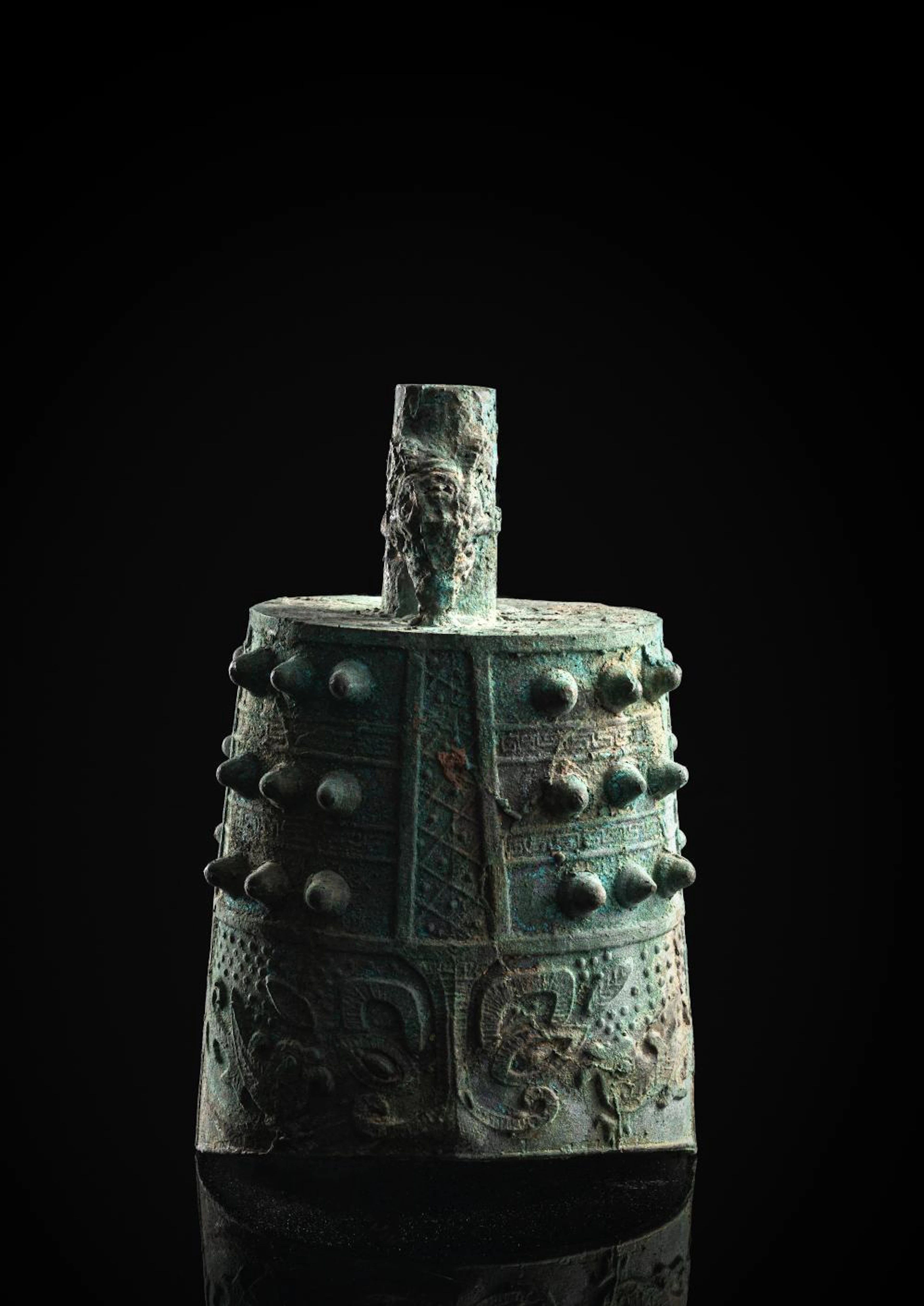 AN ARCHAISTIC RITUAL BRONZE BELL 'ZHONG'