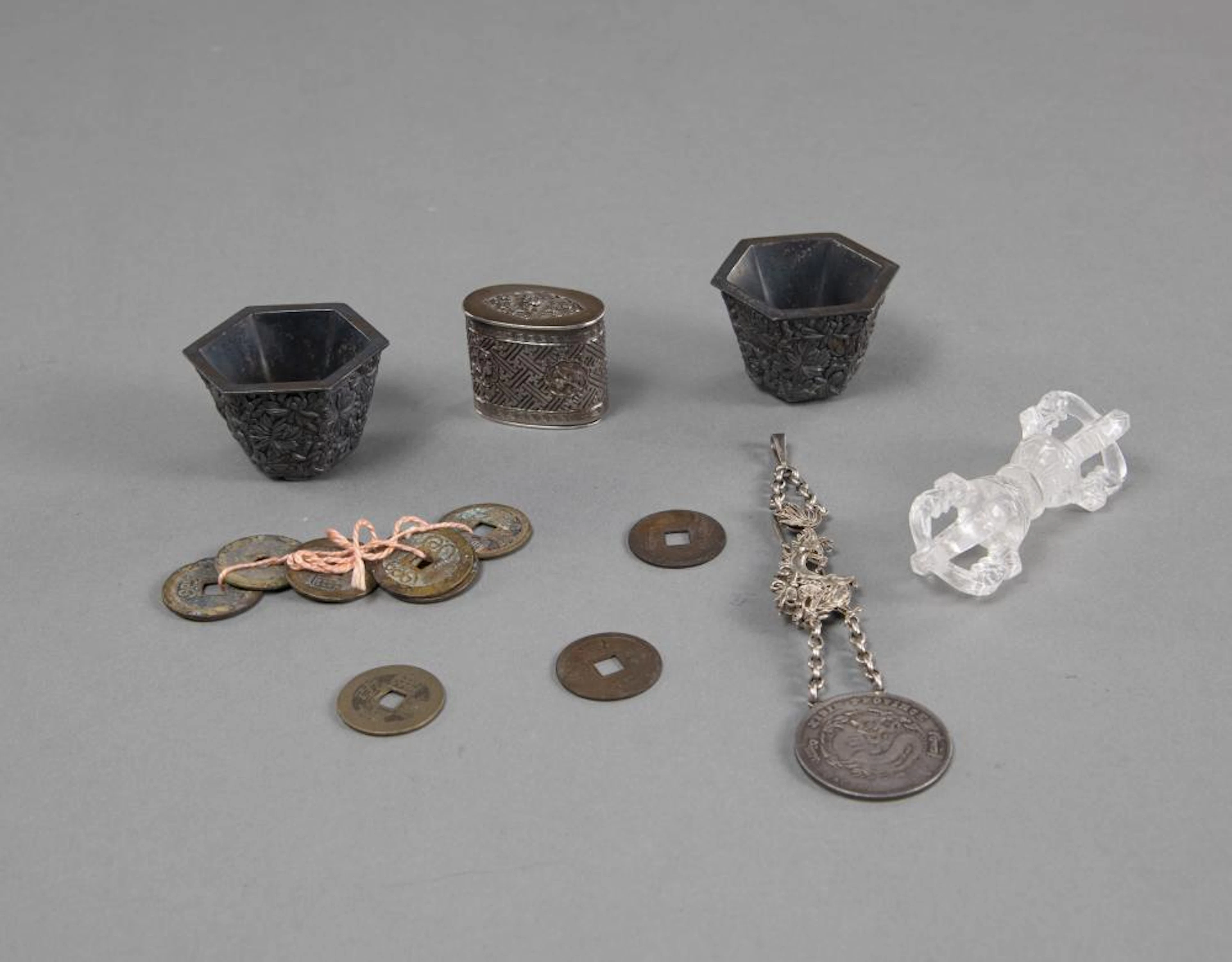 A GROUP OF WORKS OF ART, E.G. A ROCK CRYSTAL VAJRA, TWO SILVER CUPS, COINS