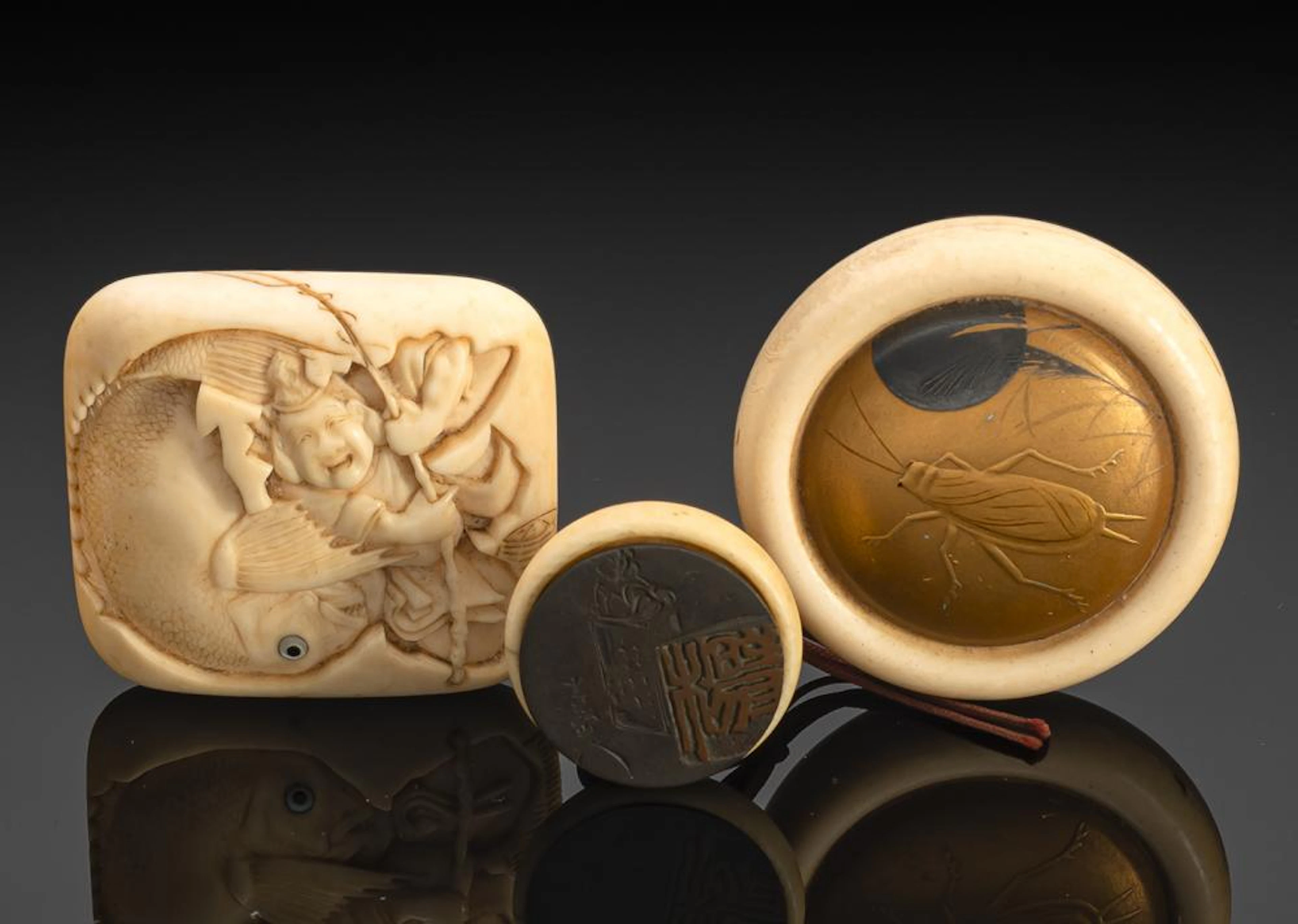 A MANJU AND TWO IVORY KAGAMIBUTA