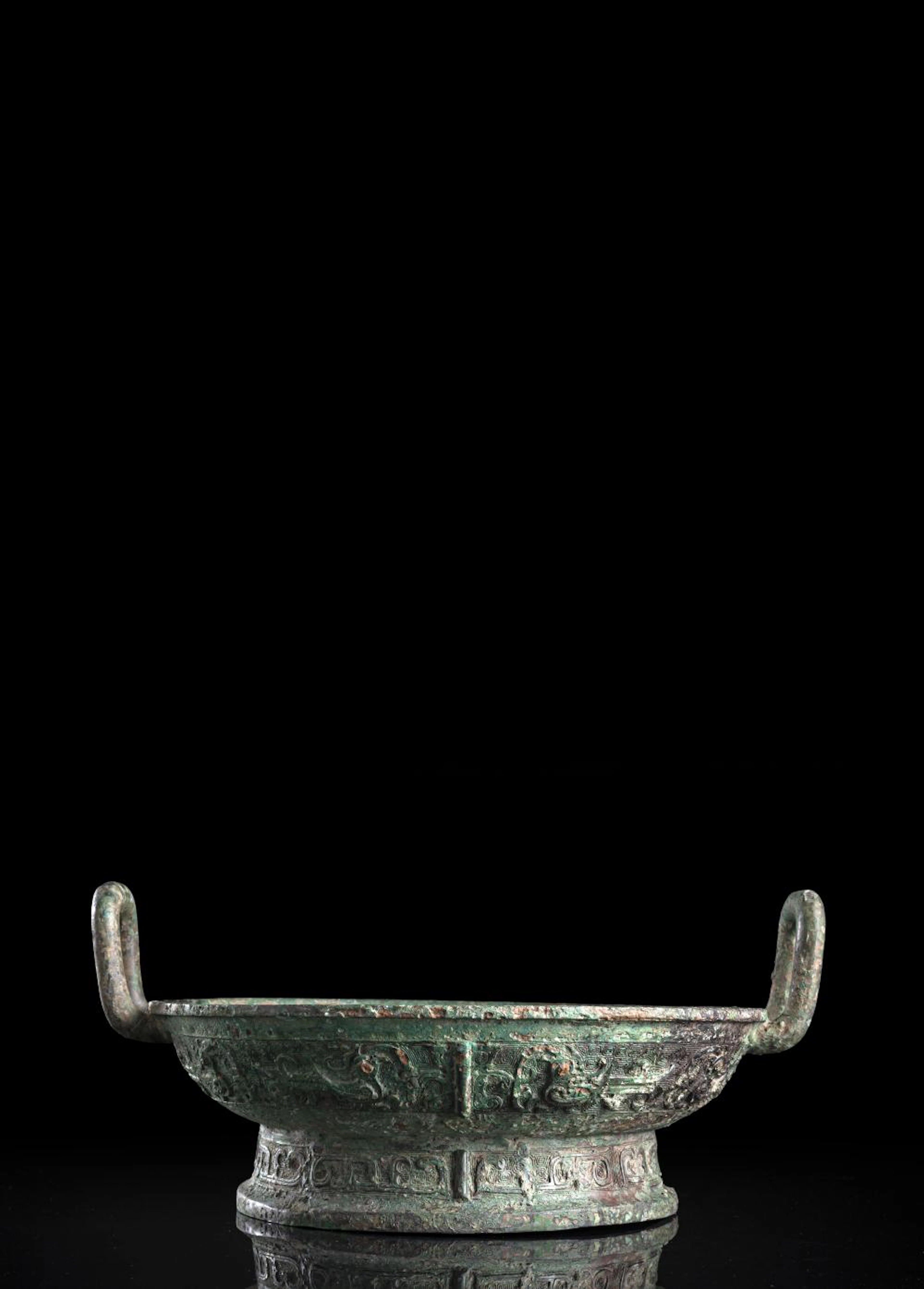 A LARGE ARCHAIC RITUAL BRONZE BASIN 'PAN'