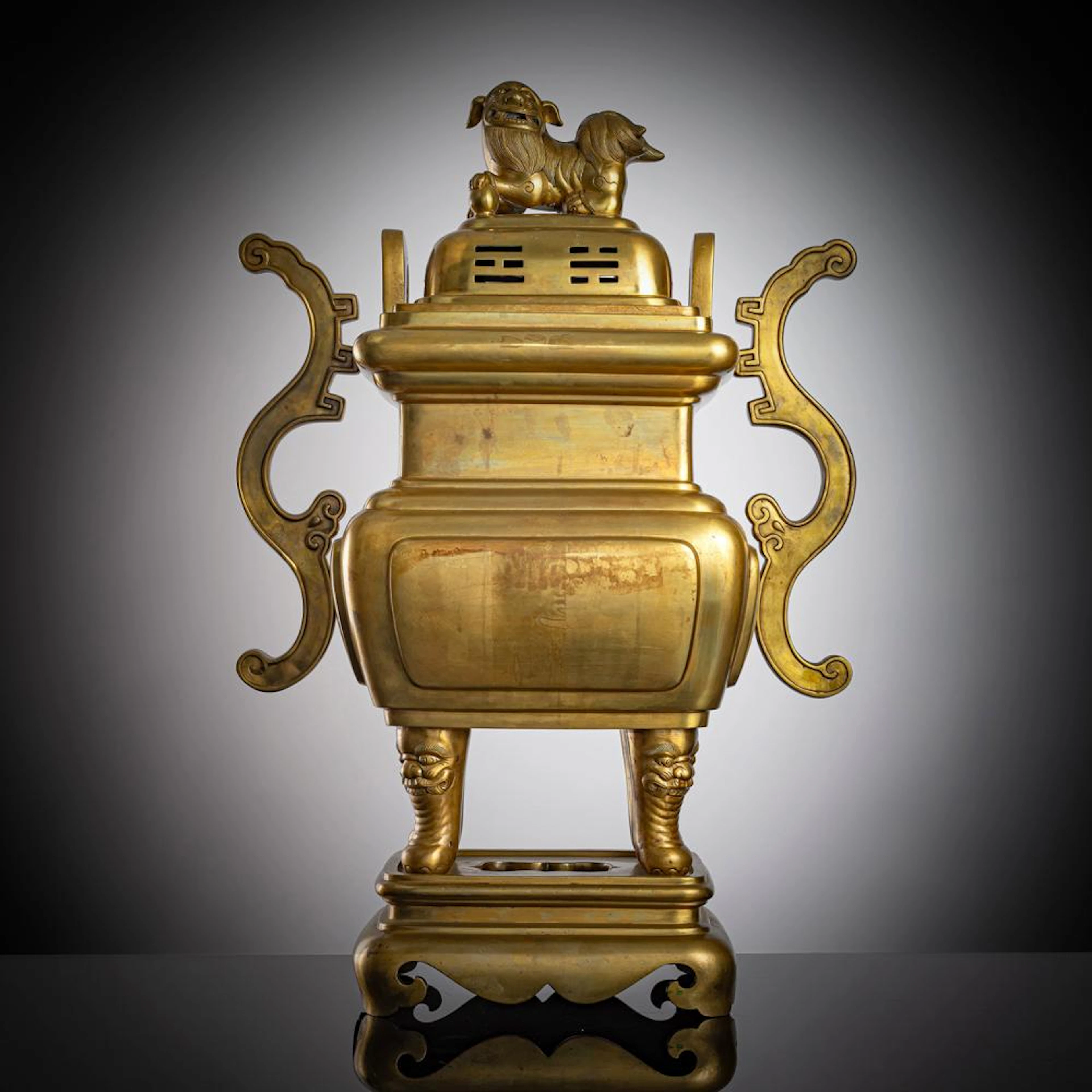 A FO-LION-COVER BRONZE CENSER WITH STAND