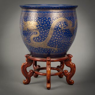 A LARGE PORCELAIN CACHEPOT/FISHBOWL WITH GOLDEN DRAGONS...