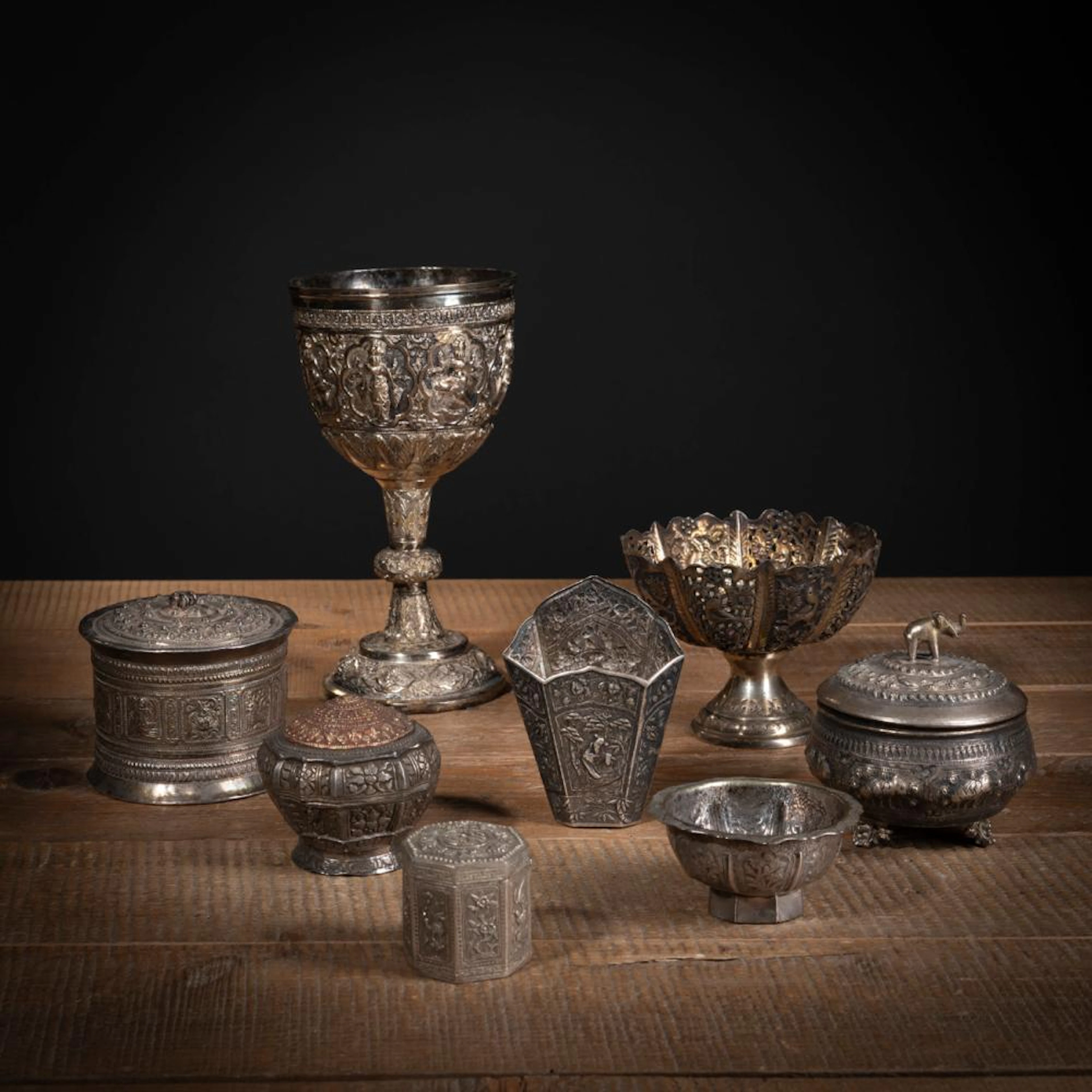 LOT OF EIGHT SILVER WORKS, INCLUDING COVERED BOXES, A CHALICE, BOWLS