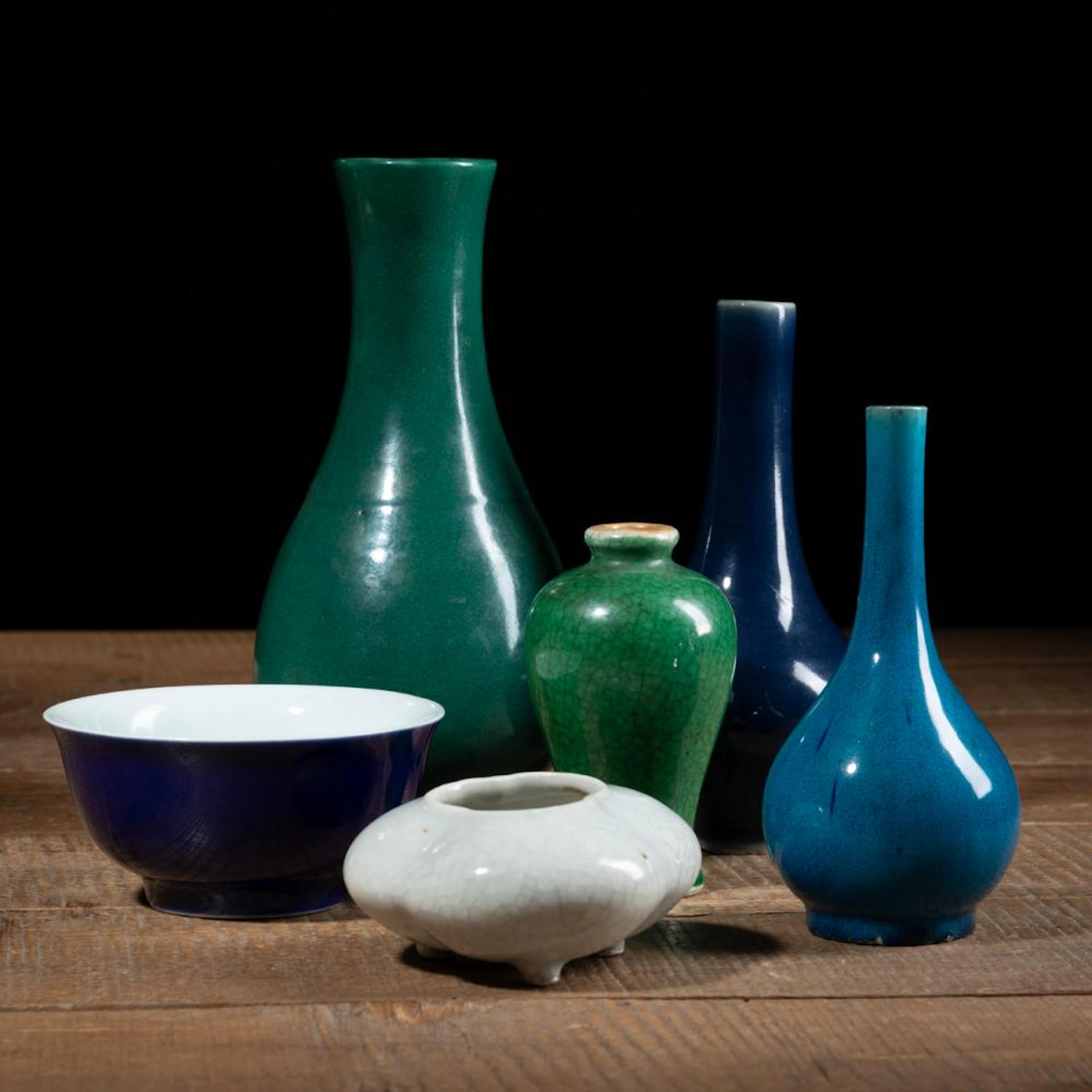 SIX MONOCHROME VASES AND BOWLS