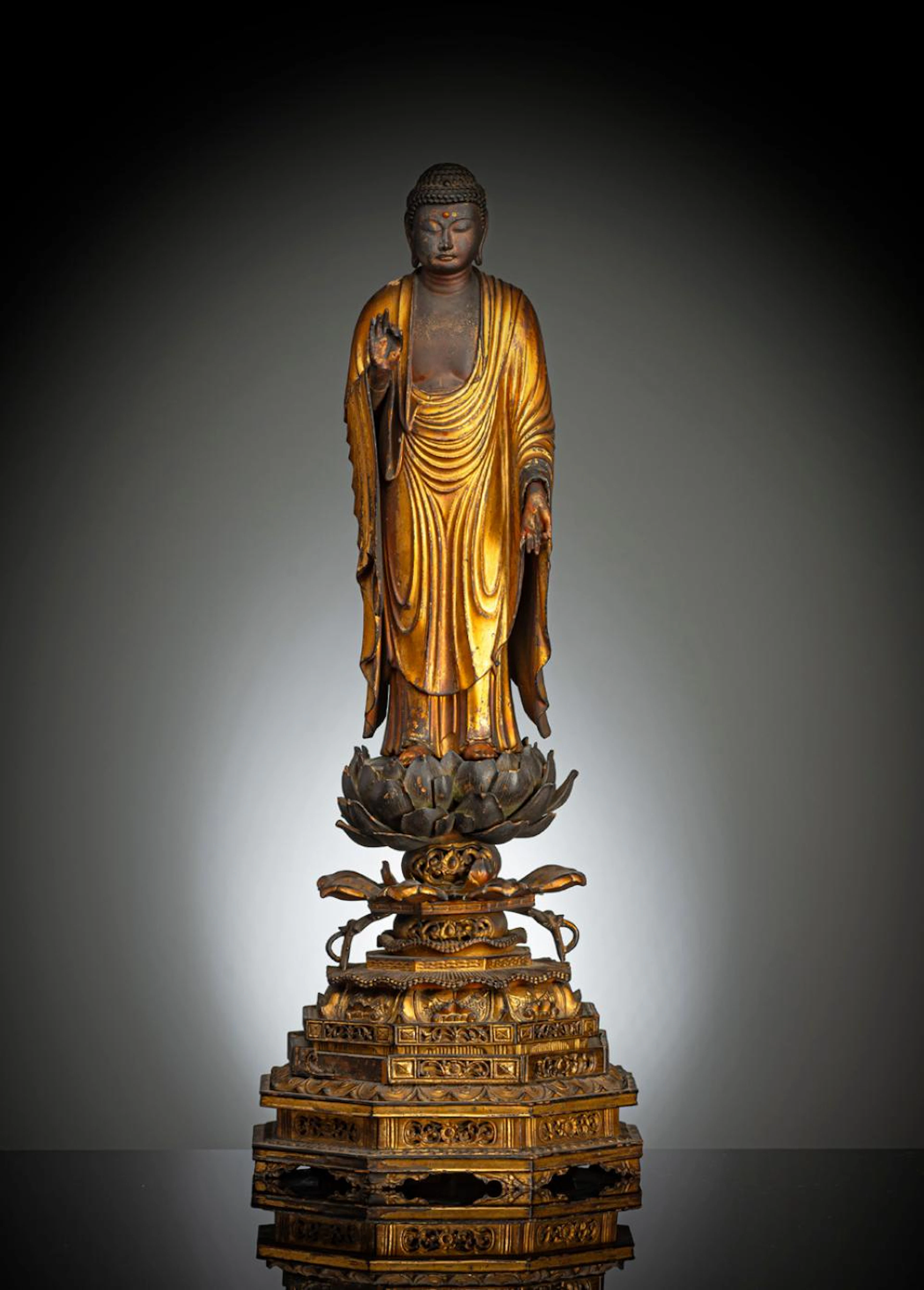 A GILT- AND BLACK-LACQUERED WOOD FIGURE OF BUDDHA AMIDA