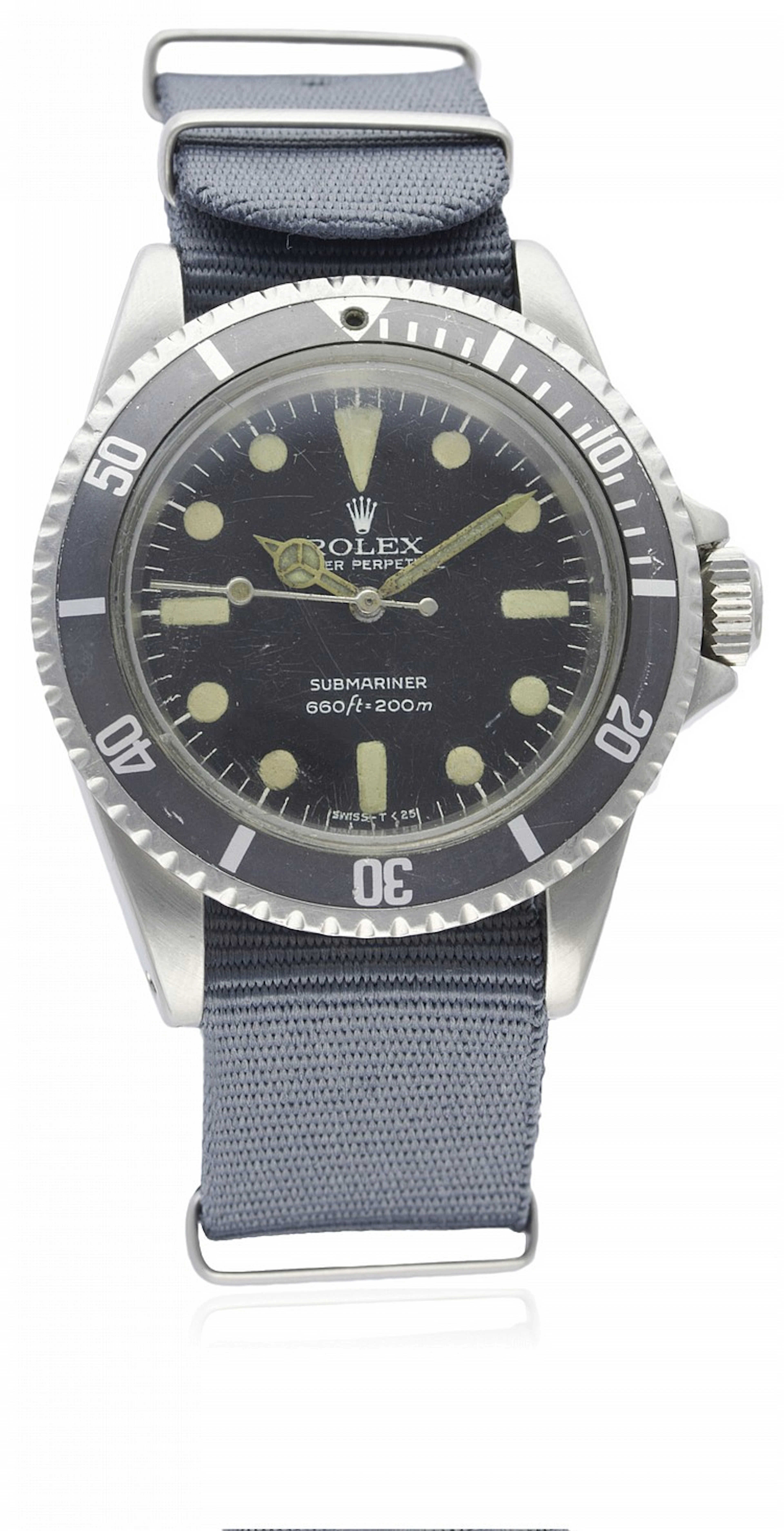 A GENTLEMAN'S STAINLESS STEEL ROLEX OYSTER PERPETUAL SUBMARINER WRIST WATCH