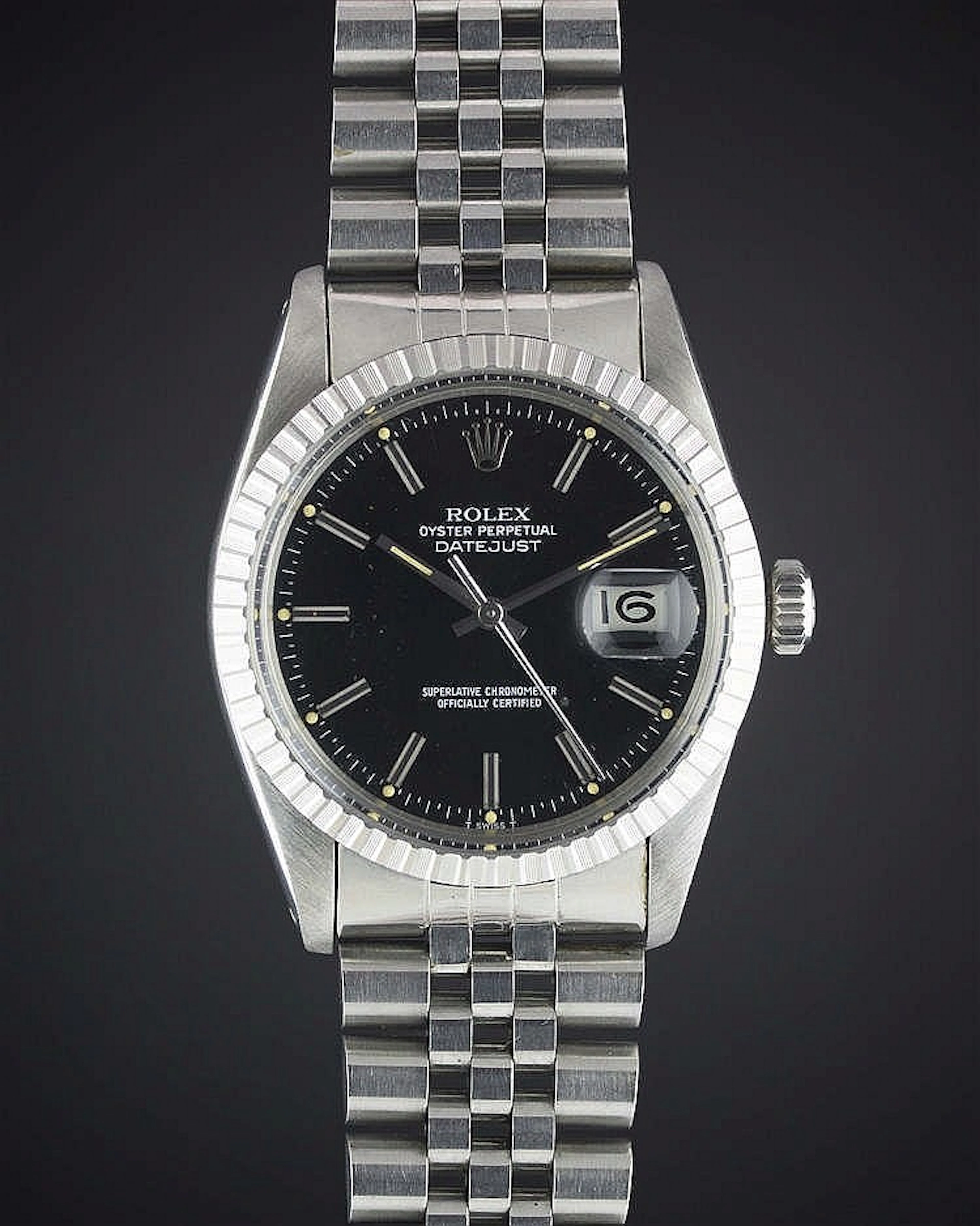 A GENTLEMAN'S STAINLESS STEEL ROLEX OYSTER PERPETUAL DATEJUST BRACELET WATCH