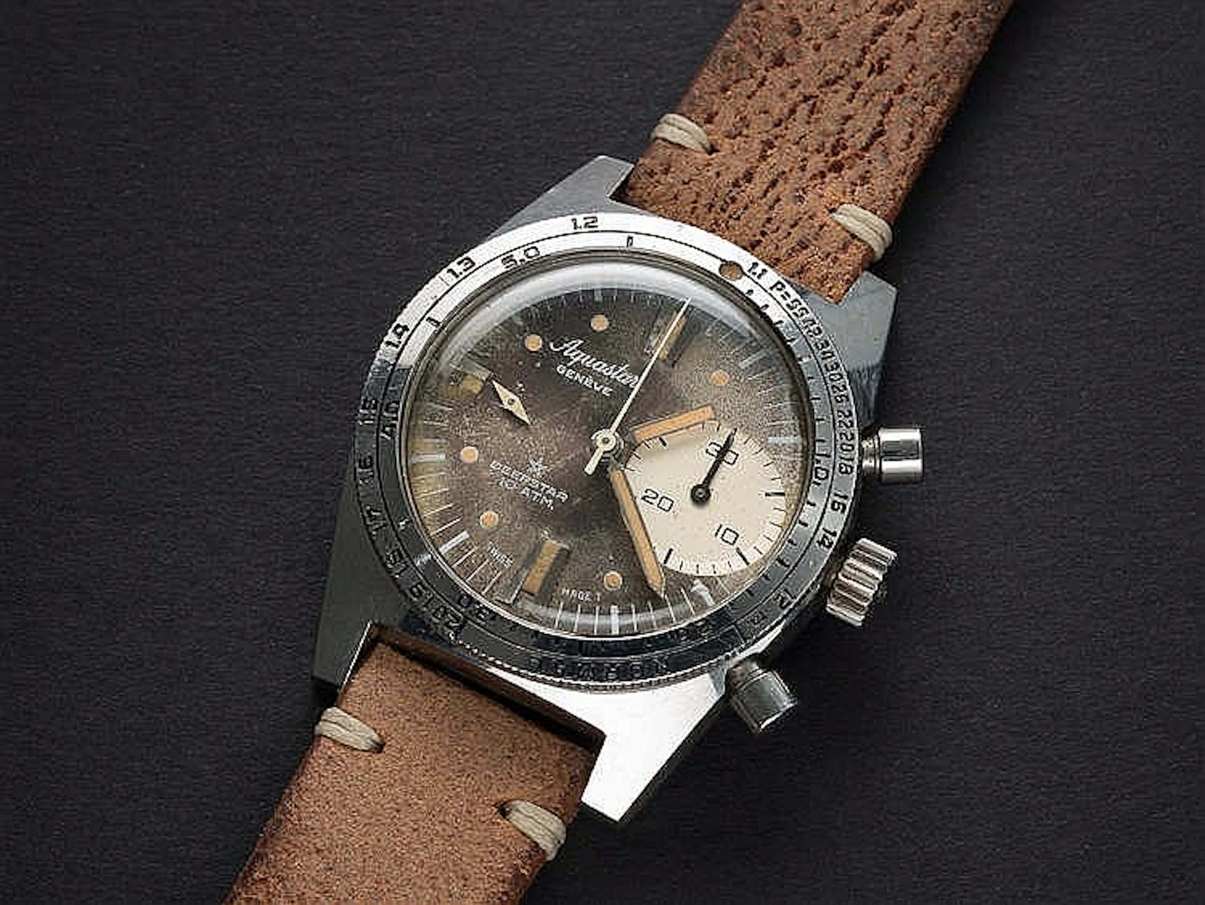 A VERY RARE GENTLEMAN'S STAINLESS STEEL AQUASTAR DEEPSTAR...