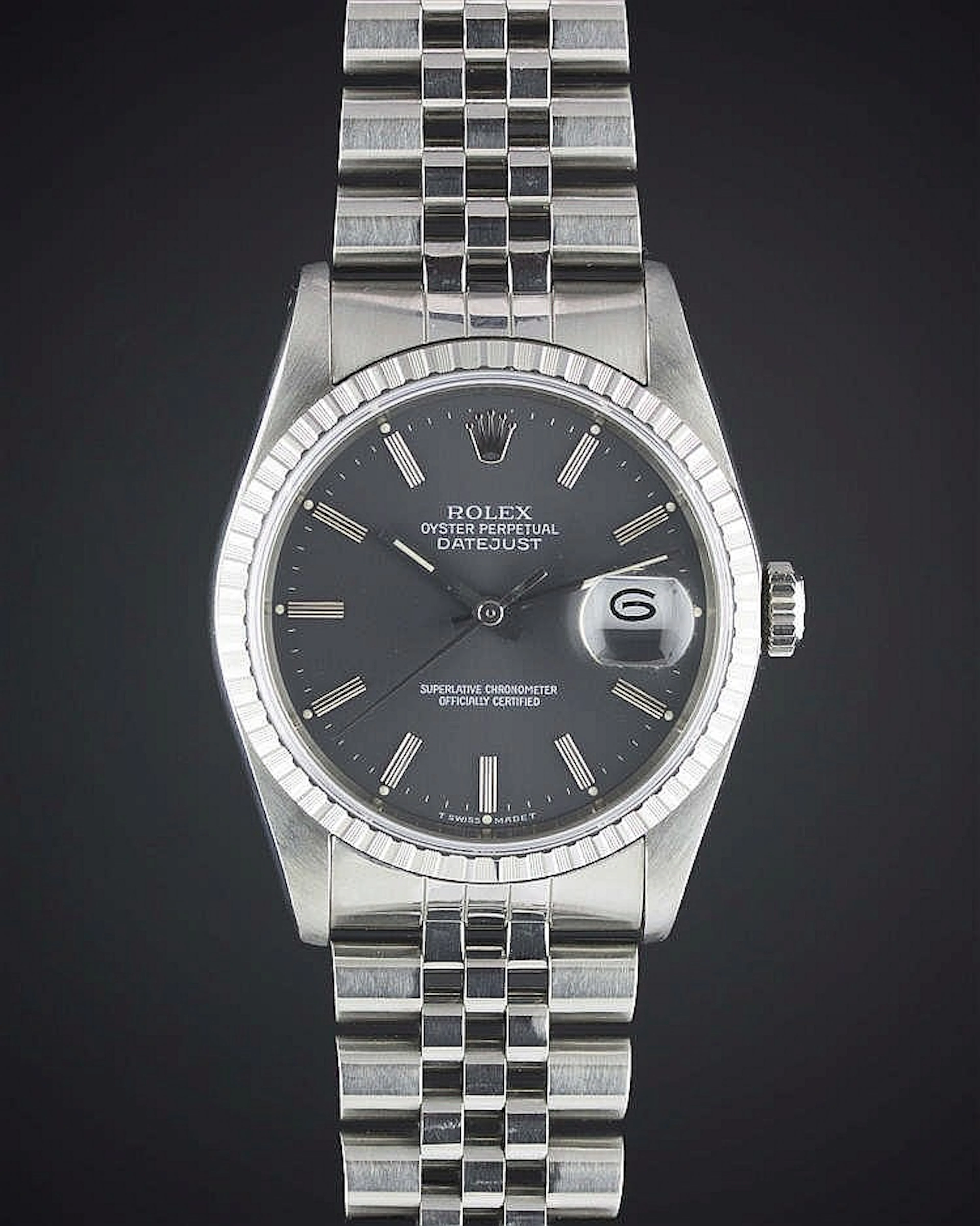 A GENTLEMAN'S STAINLESS STEEL ROLEX OYSTER PERPETUAL DATEJUST BRACELET WATCH