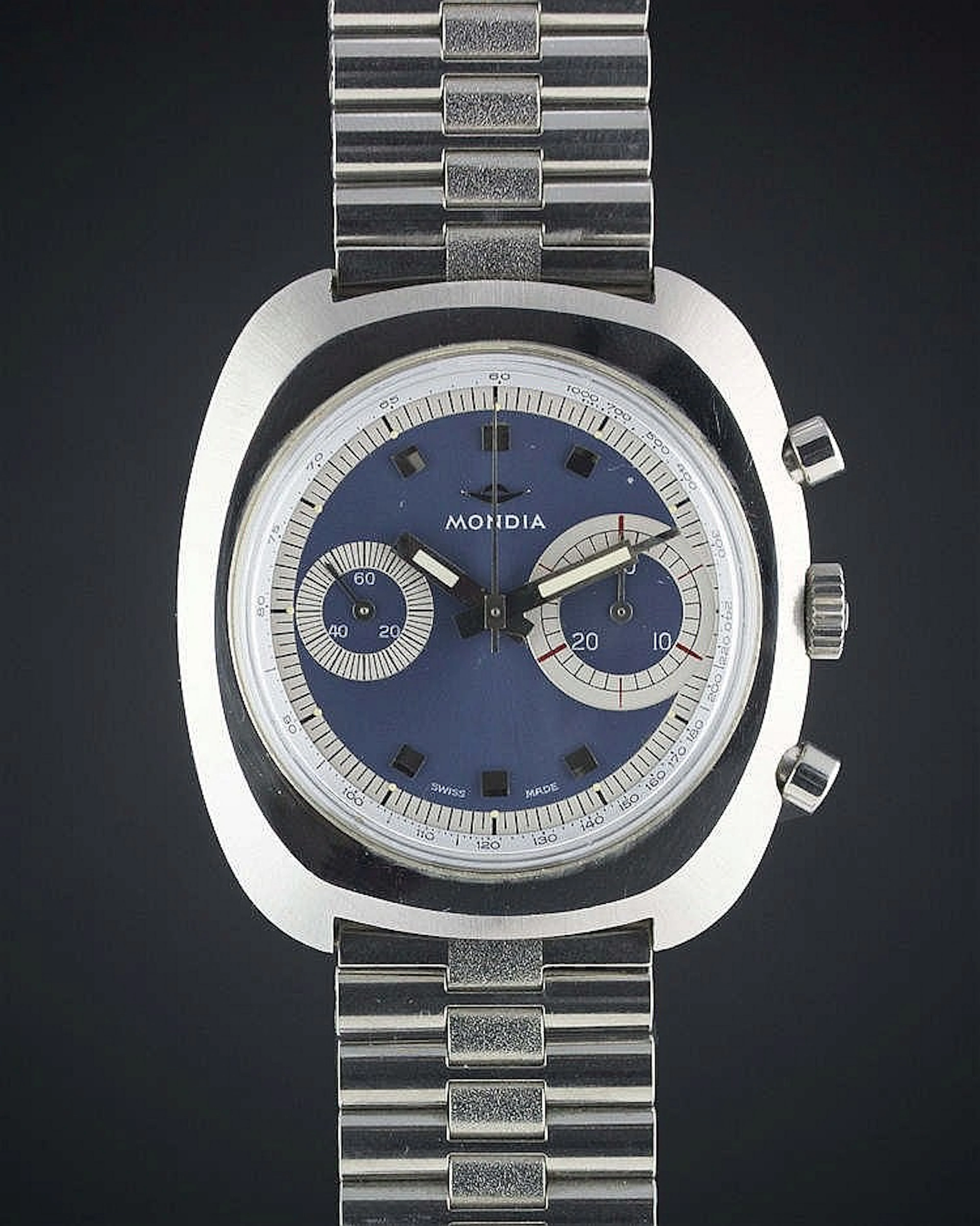A GENTLEMAN'S STAINLESS STEEL MONDIA "BIG EYE" CHRONOGRAPH BRACELET WATCH