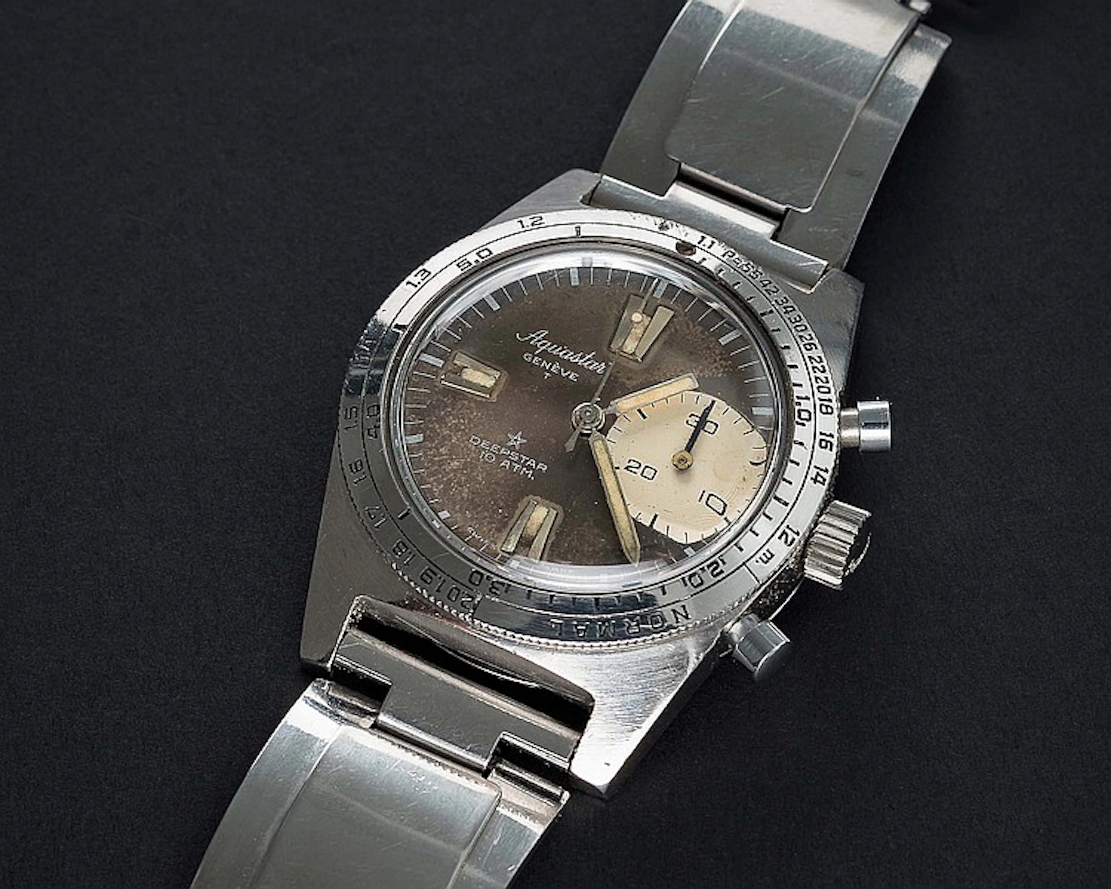 A VERY RARE GENTLEMAN'S STAINLESS STEEL AQUASTAR DEEPSTAR...
