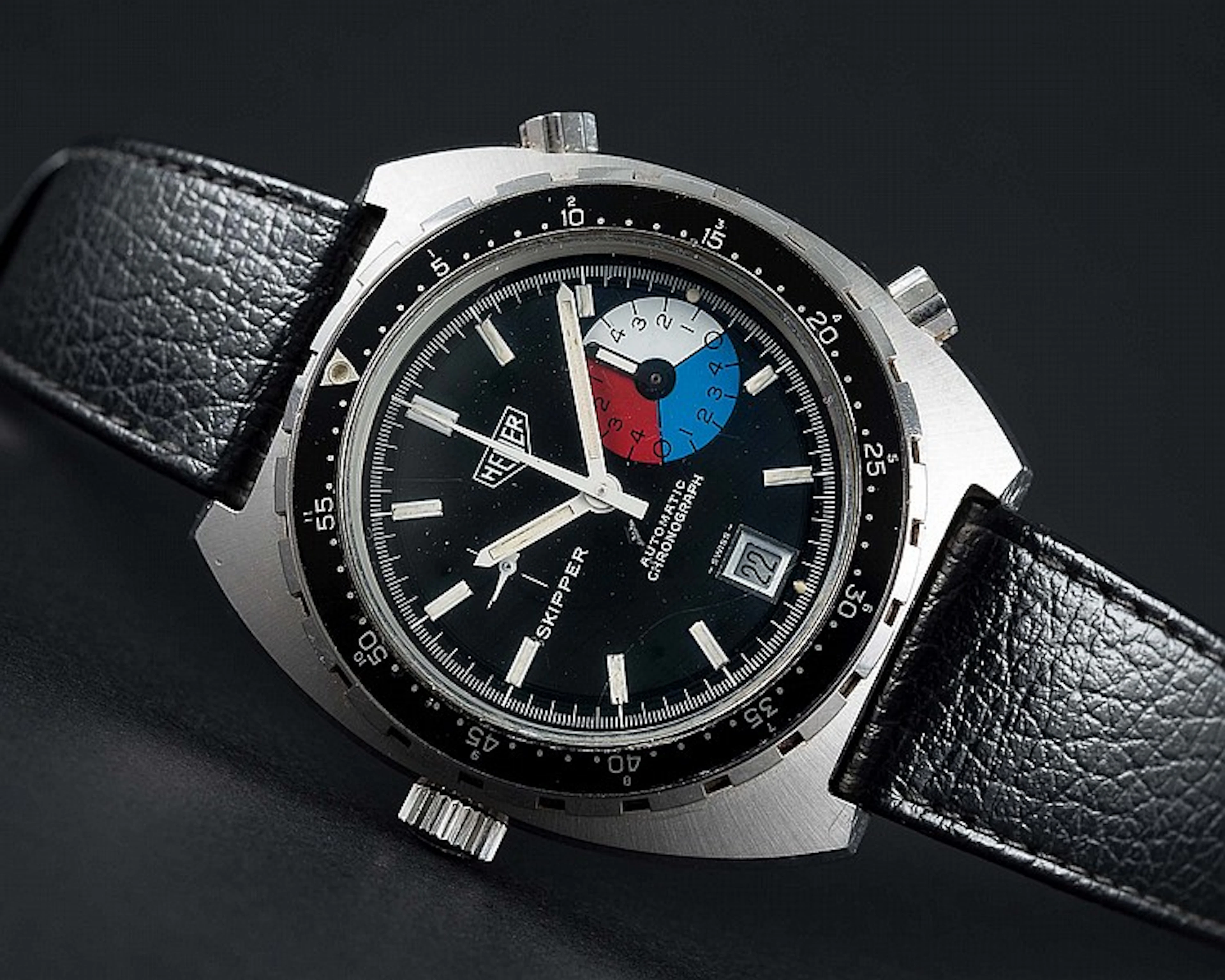 A GENTLEMAN'S STAINLESS STEEL HEUER SKIPPER AUTOMATIC CHRONOGRAPH WRIST WATCH