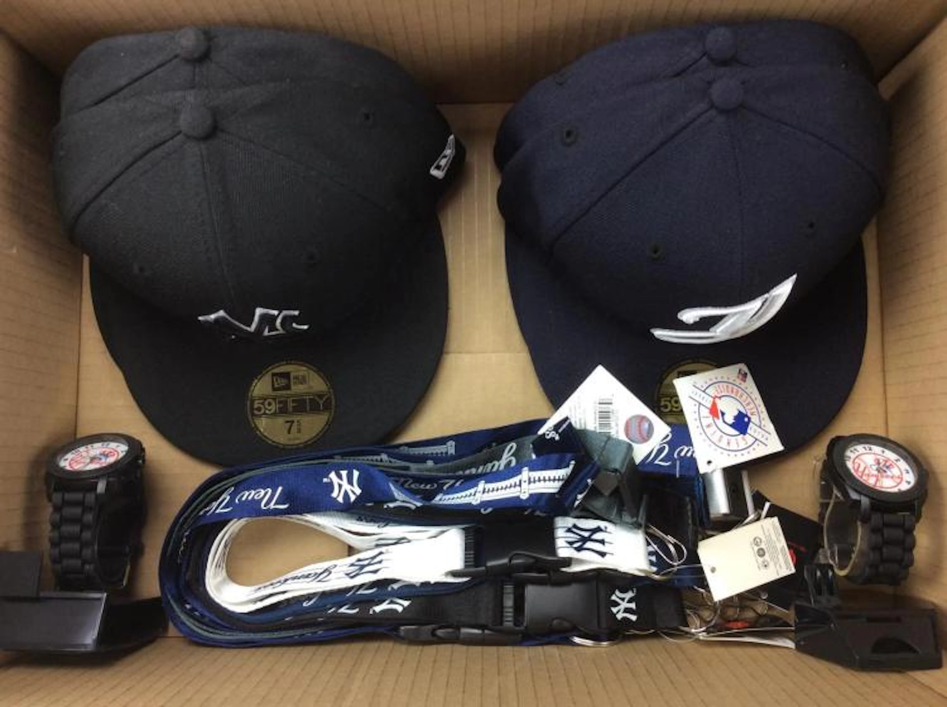 MLB Baseball NY Yankees Watches Hats Lanyards