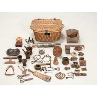 ALLMOGE, blandade delar, bla. lås, hackor, järnmortlar, korg, 1800-tal
