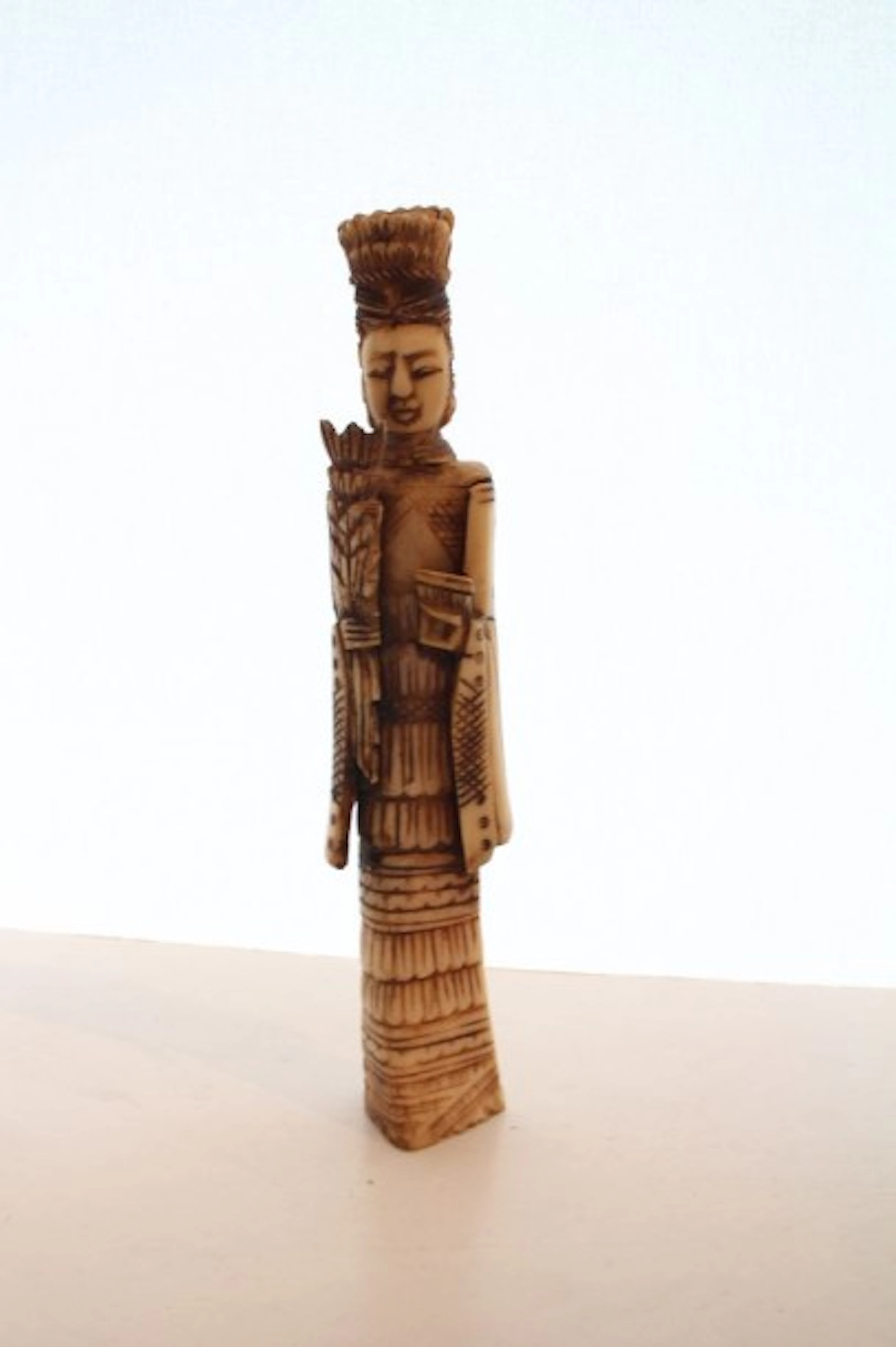 Art Populaire - "Déesse asiatique" Sculpture en corne