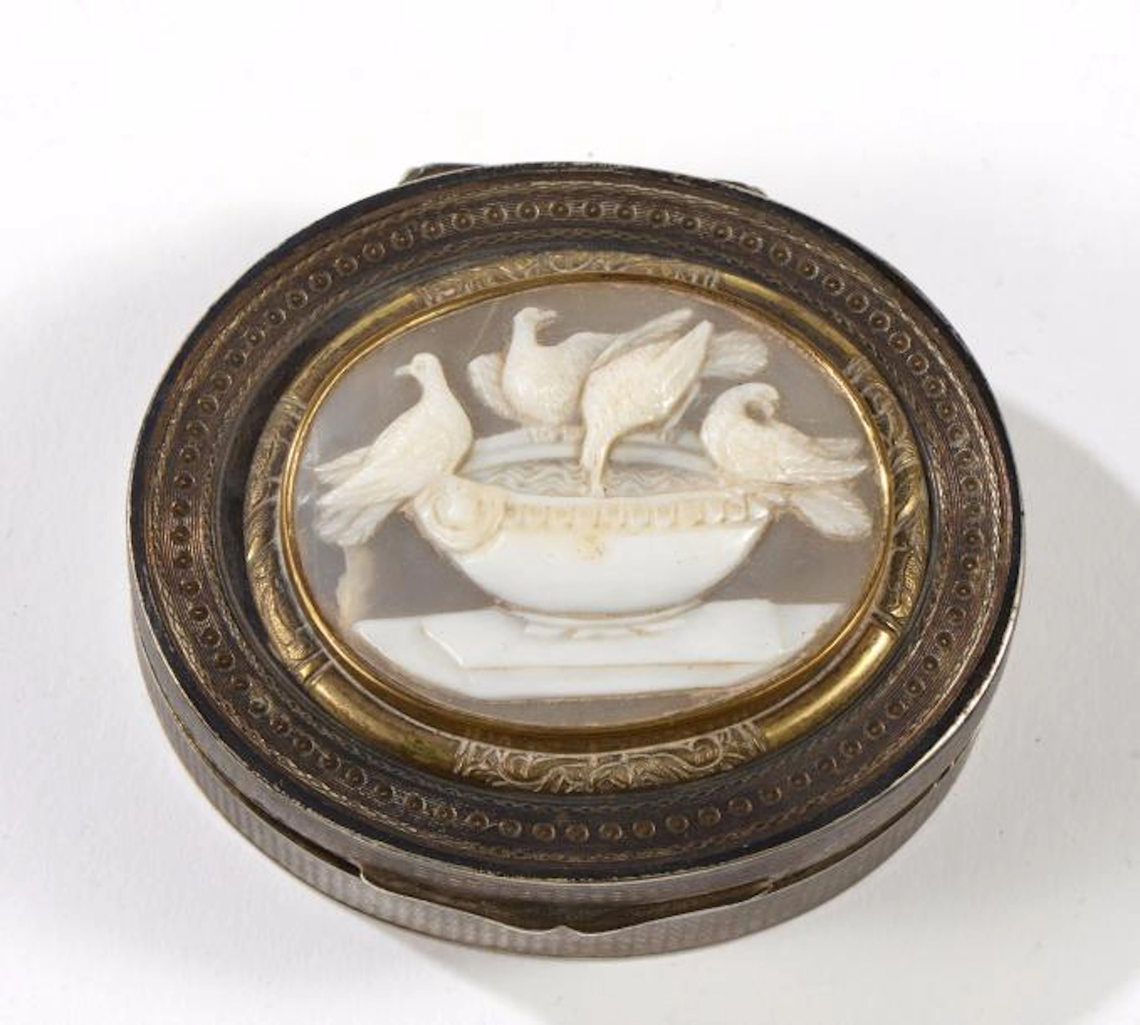 Boîte ovale en argent 800 millièmes guilloché,…
