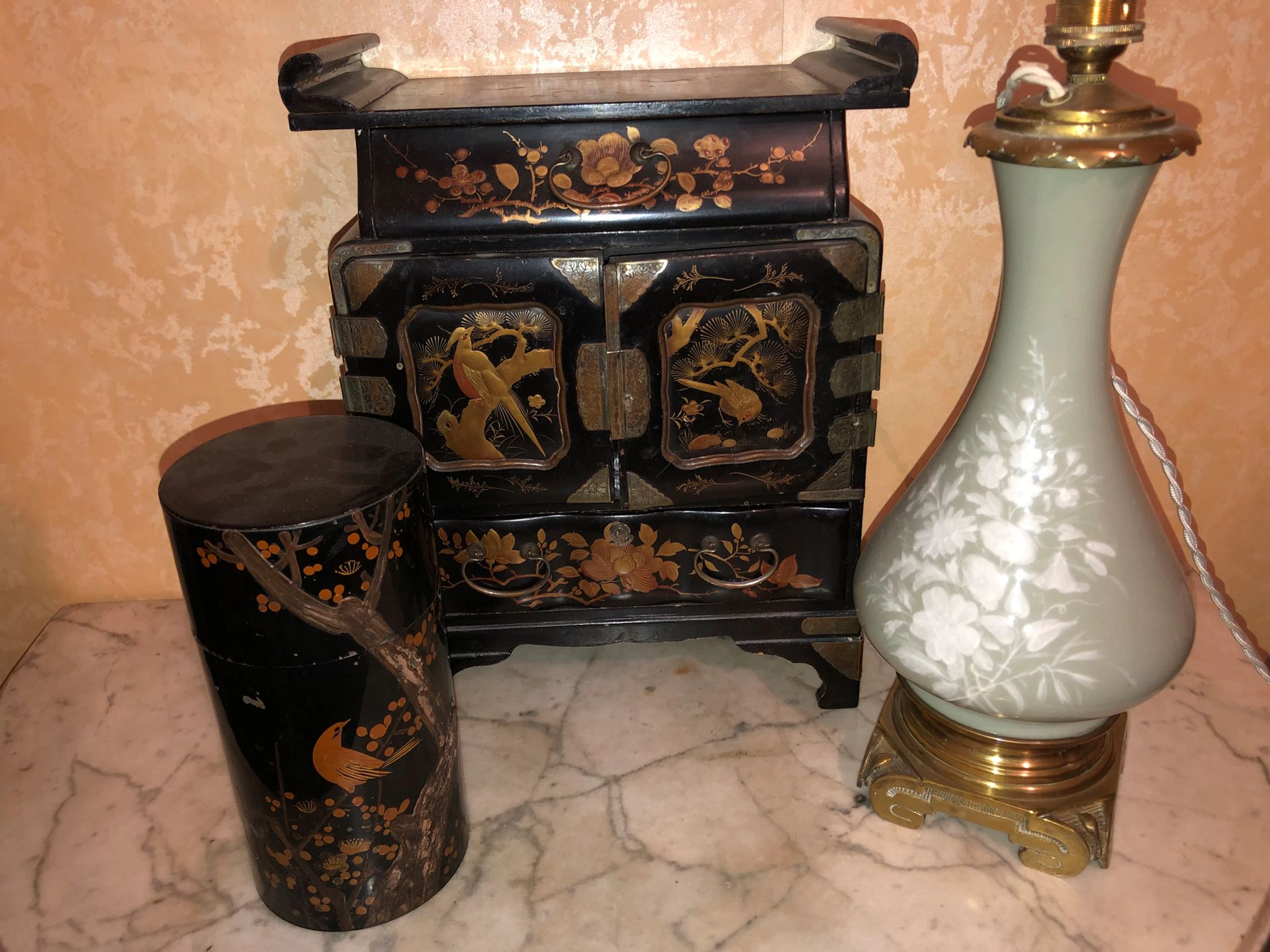 Lot d'objets asiatiques comprenant: - Cabinet... - Lot 121 - Art Richelieu