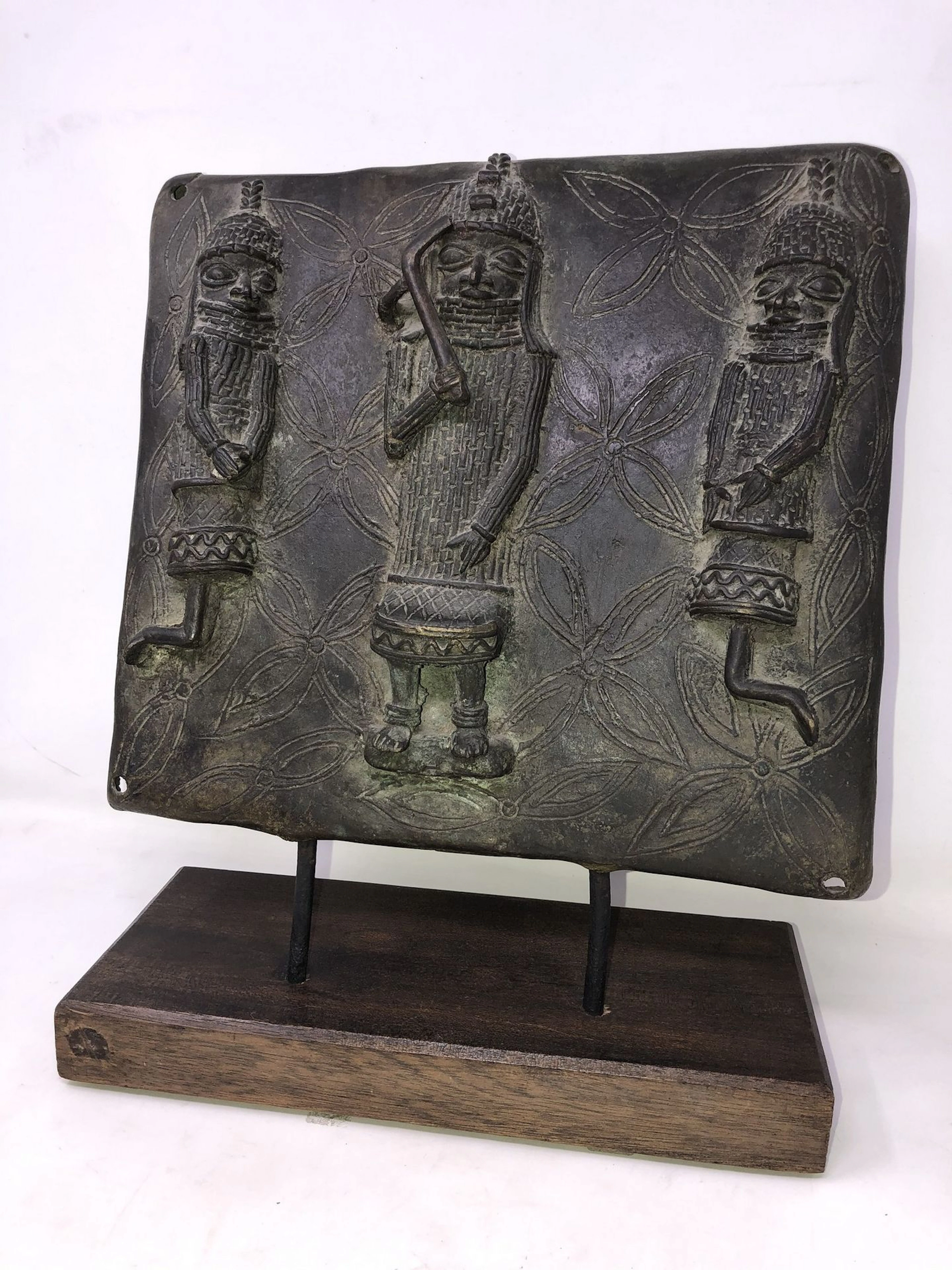Dans le goût de Benin City - une plaque et... - Lot 143 - Art Richelieu