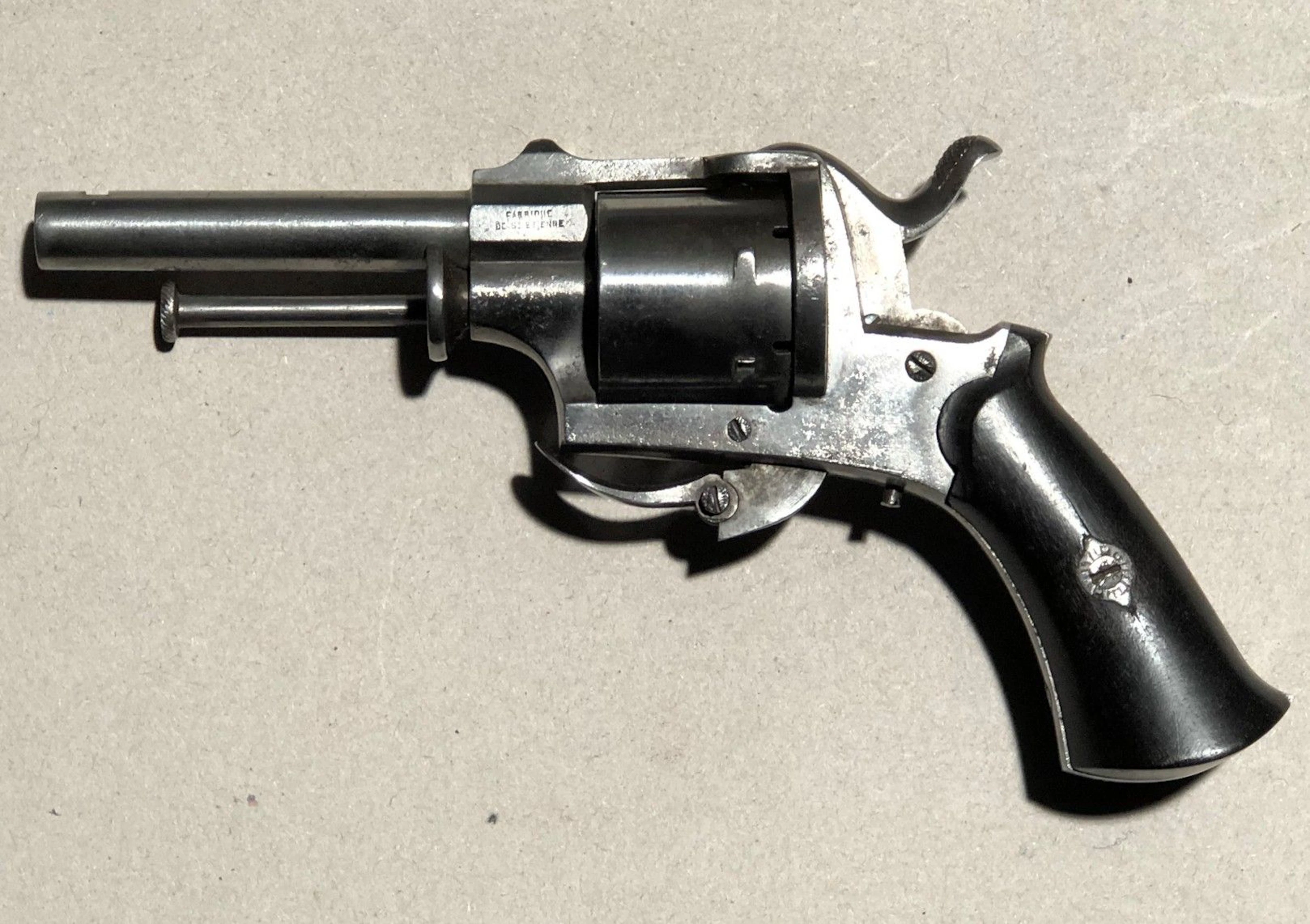 Revolver à broche