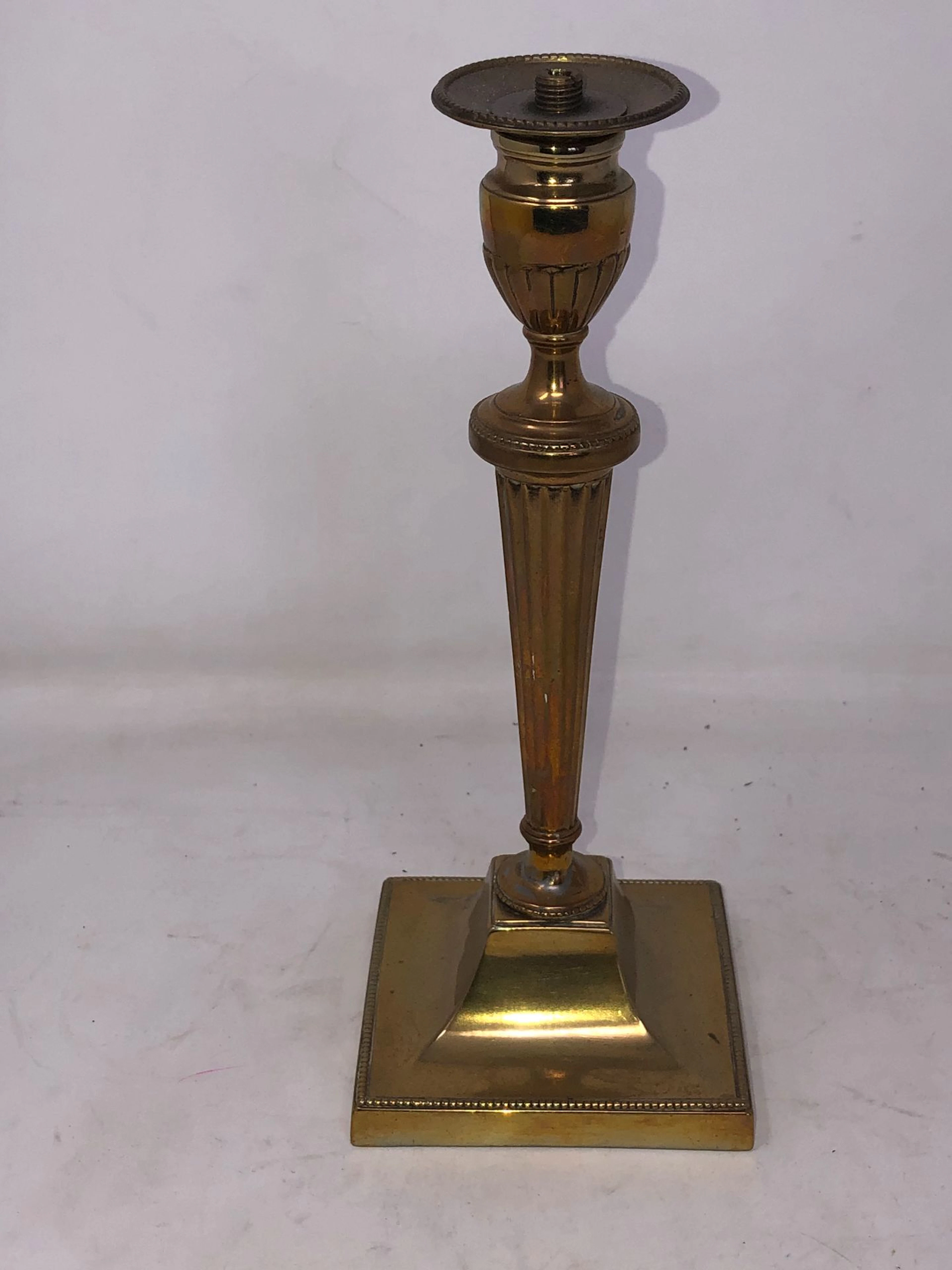 Bougeoir en bronze à fut cannelé