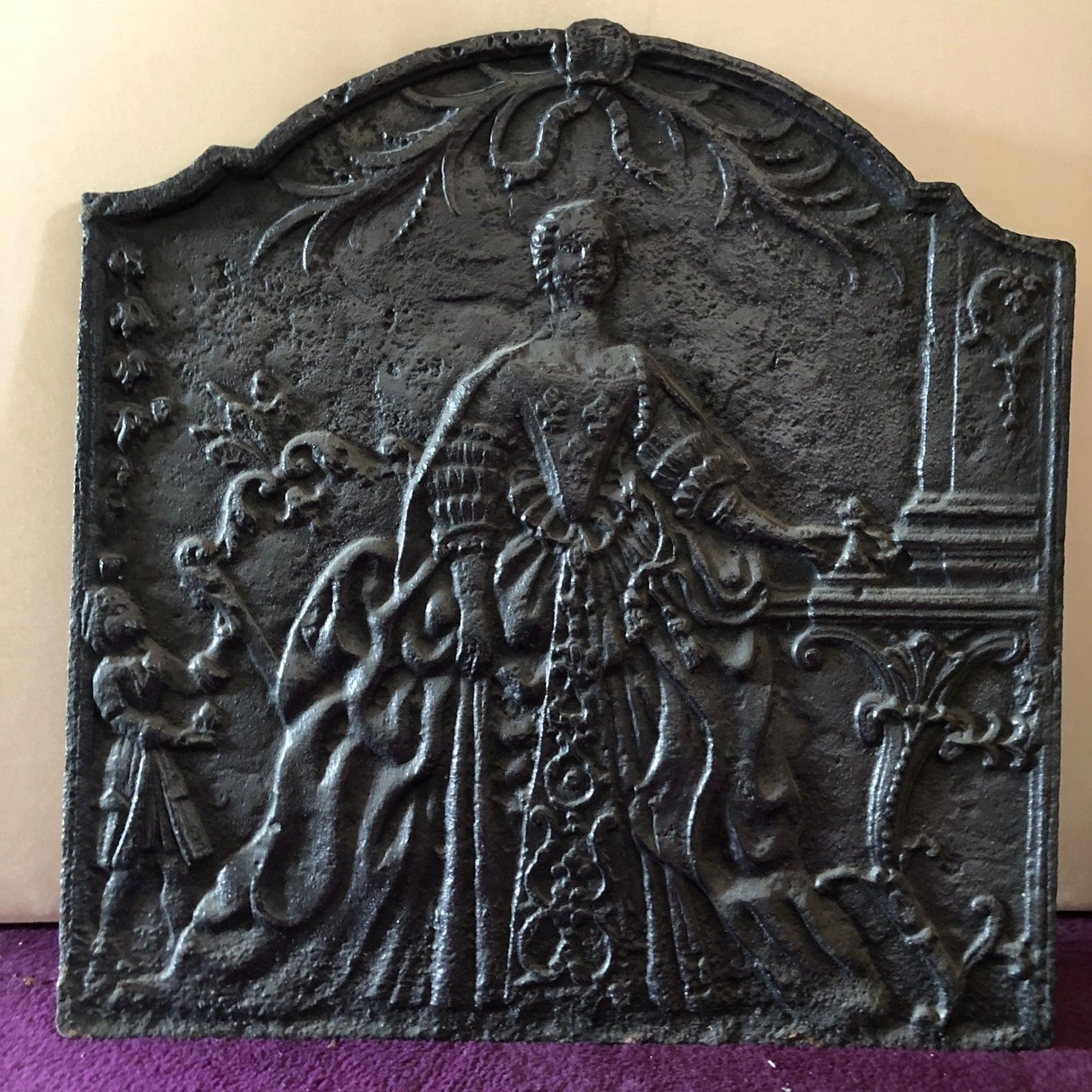 Plaque de cheminée en fonte "Elegante à la..