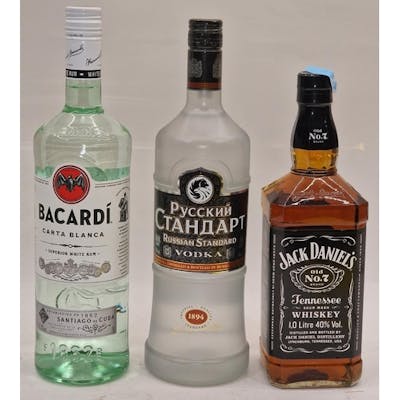 1L Pyccknn Vodka, 1L Bacardi and 1L Jack Daniels. (9,6,67) | Barnebys