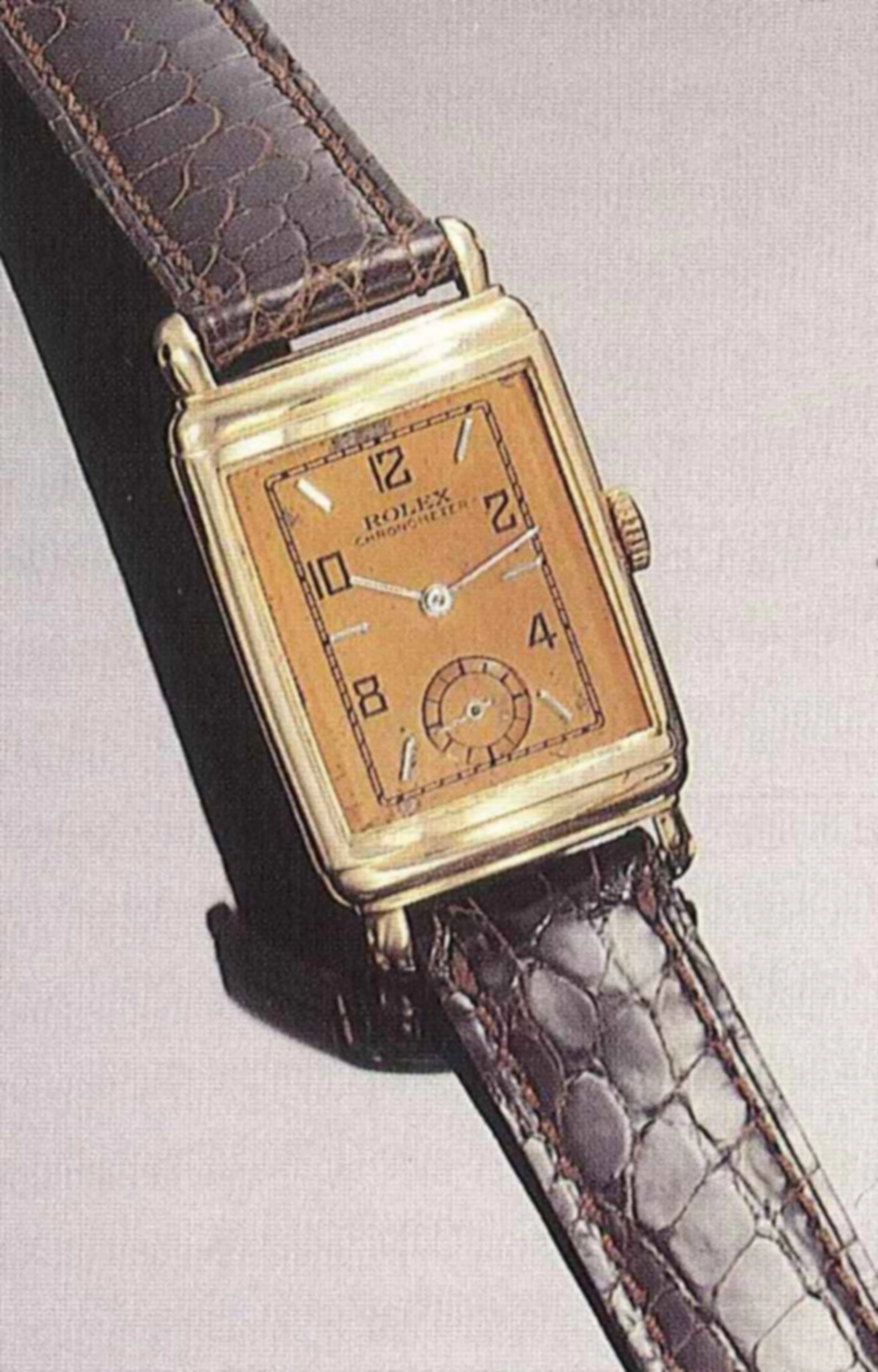 Rolex Chronometer, Ref. 3665, anni '40. Elegante orologio rettangolare bombato da polso, per uomo, in oro rosa 14 ct.