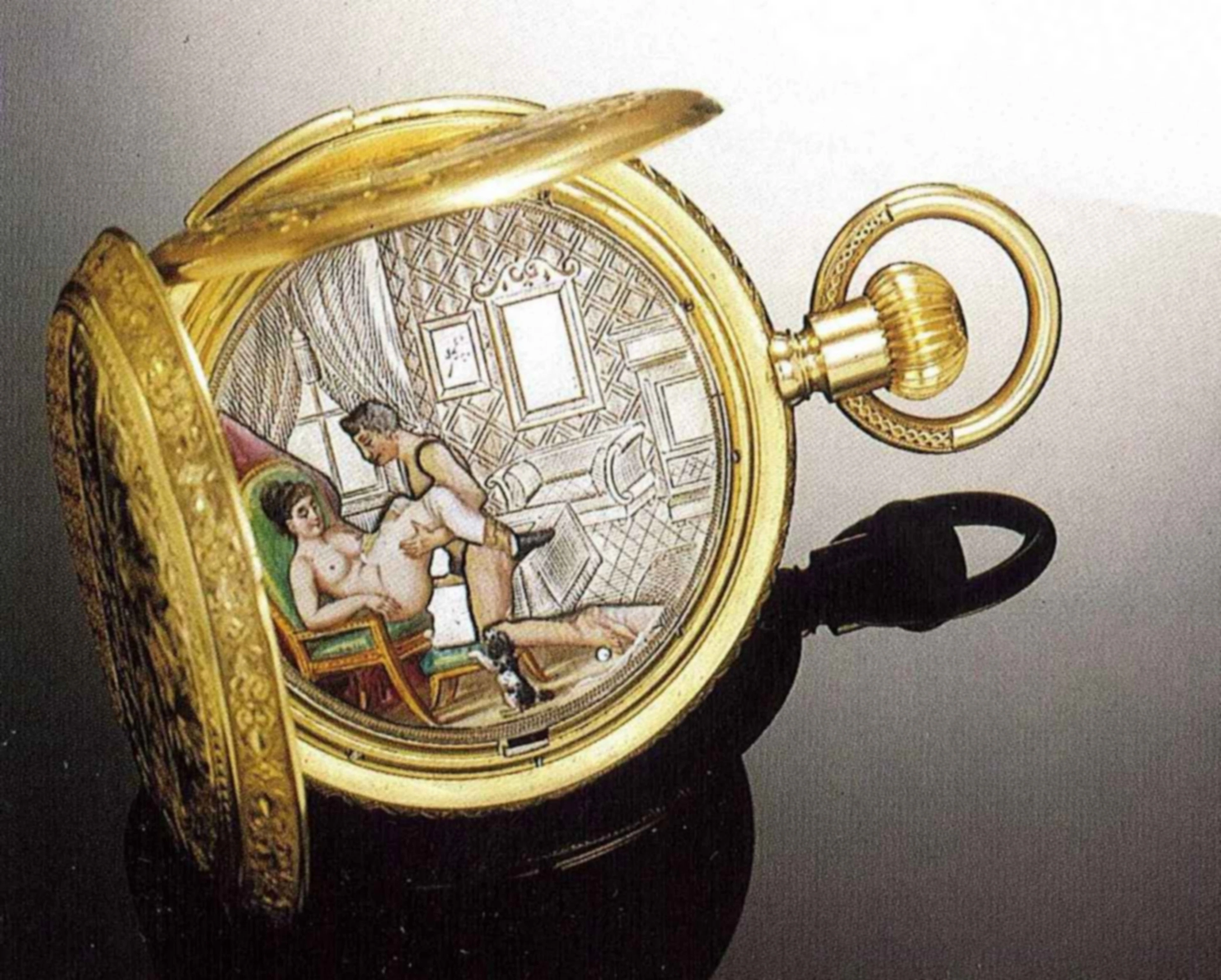 Anonimo, Svizzera, per il mercato Spagnolo o Sud Americano, circa 1900. Insolito e raro orologio da tasca, savonette, in oro rosa 18 ct., ripetizione a quarti con scena erotica nascosta ad automi.