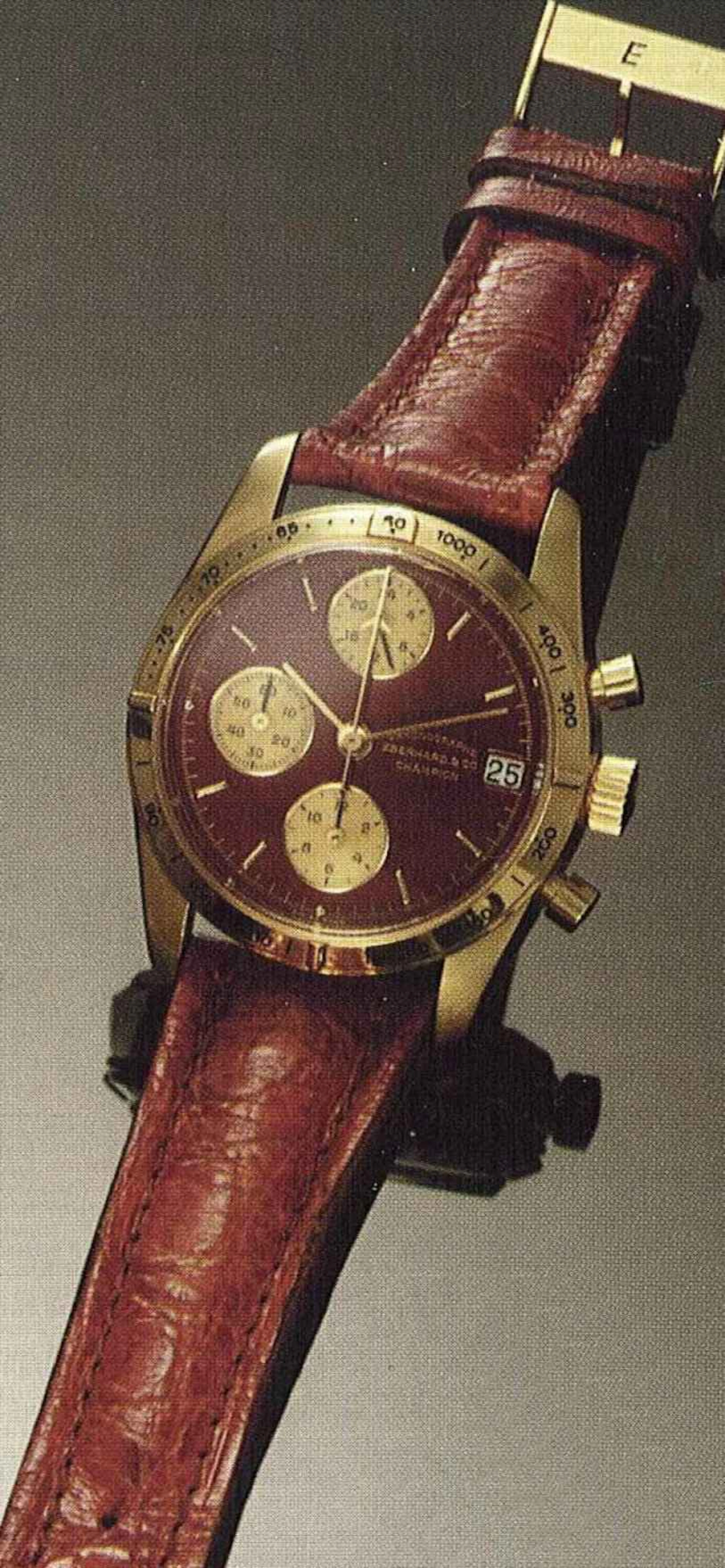 Eberhard, Chronograph Champion, recente. Interessante orologio da polso, per uomo, in oro 18 ct., cronografo con pulsanti rotondi, contatore a 12 ore, carica automatica, datario, ore in 24, tachimetro