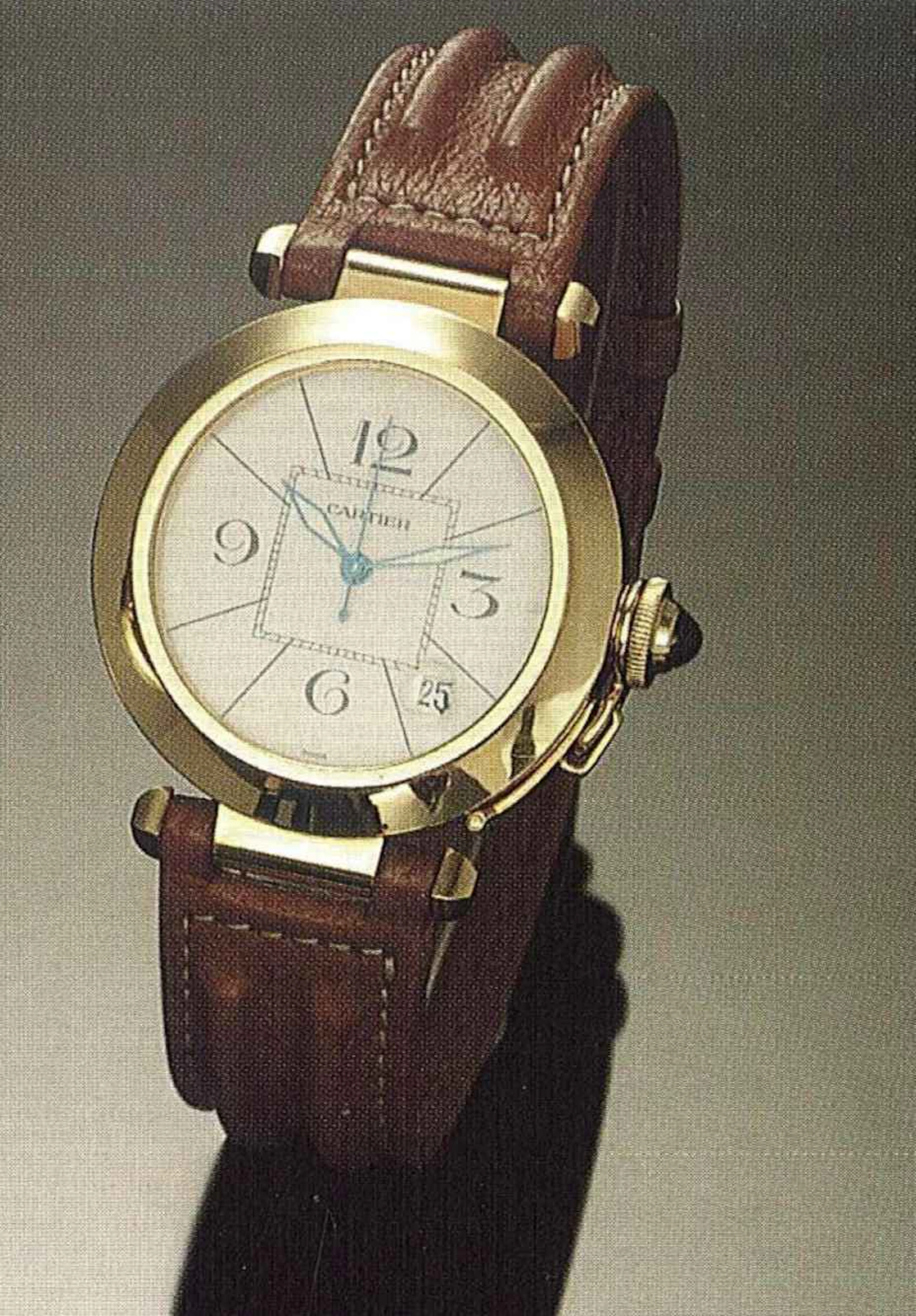 Cartier, Pasha, anni '80. Interessante orologio da polso, per uomo, in oro 18 ct., secondi al centro, automatico, calendario, impermeabile, con scatola.
