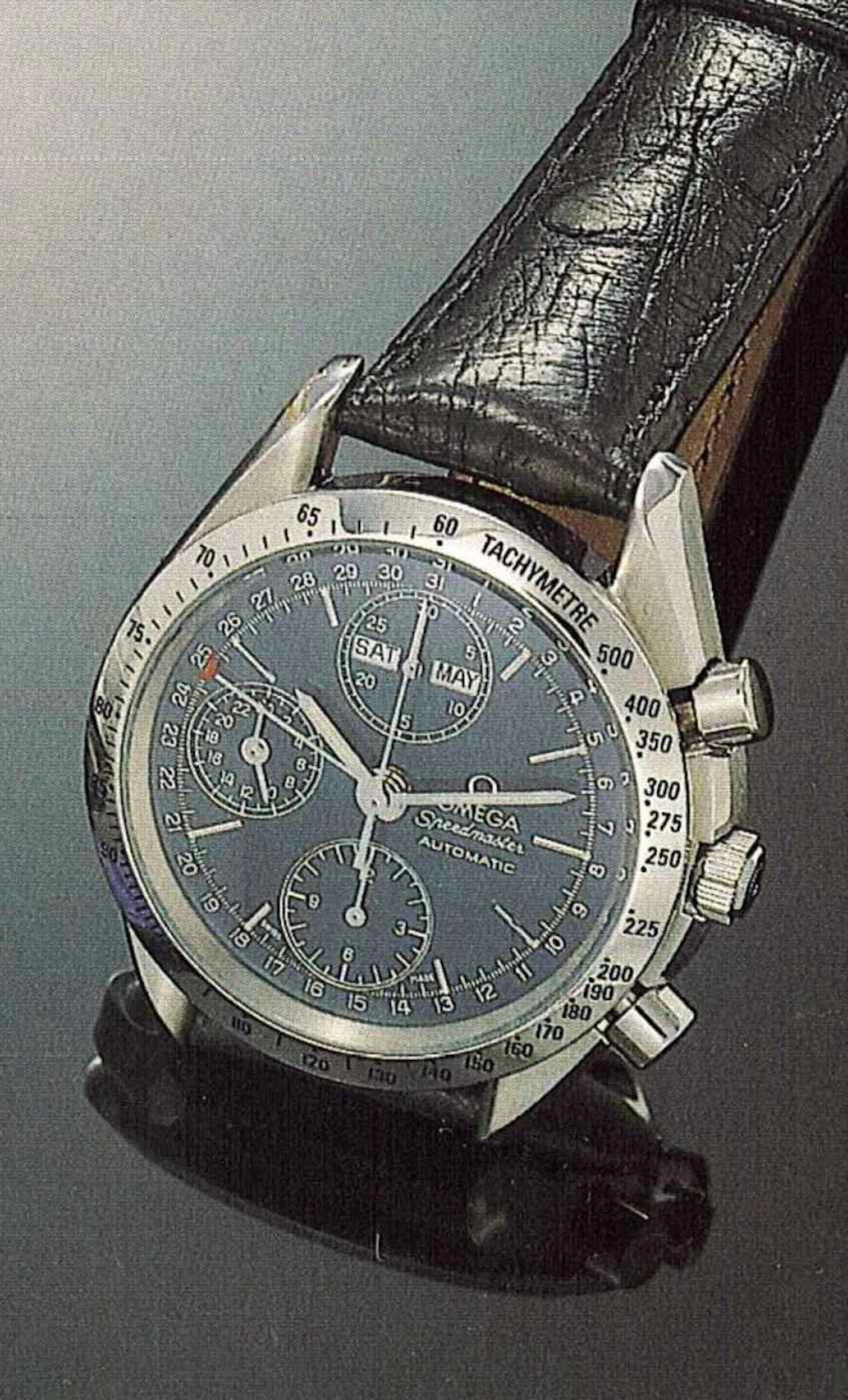 Omega, Louis Brandt, attuale produzione. Interessante orologio da polso, per uomo, in oro 18 ct., cronografo con tasti rettangolari, contatore a 12 ore e datario.