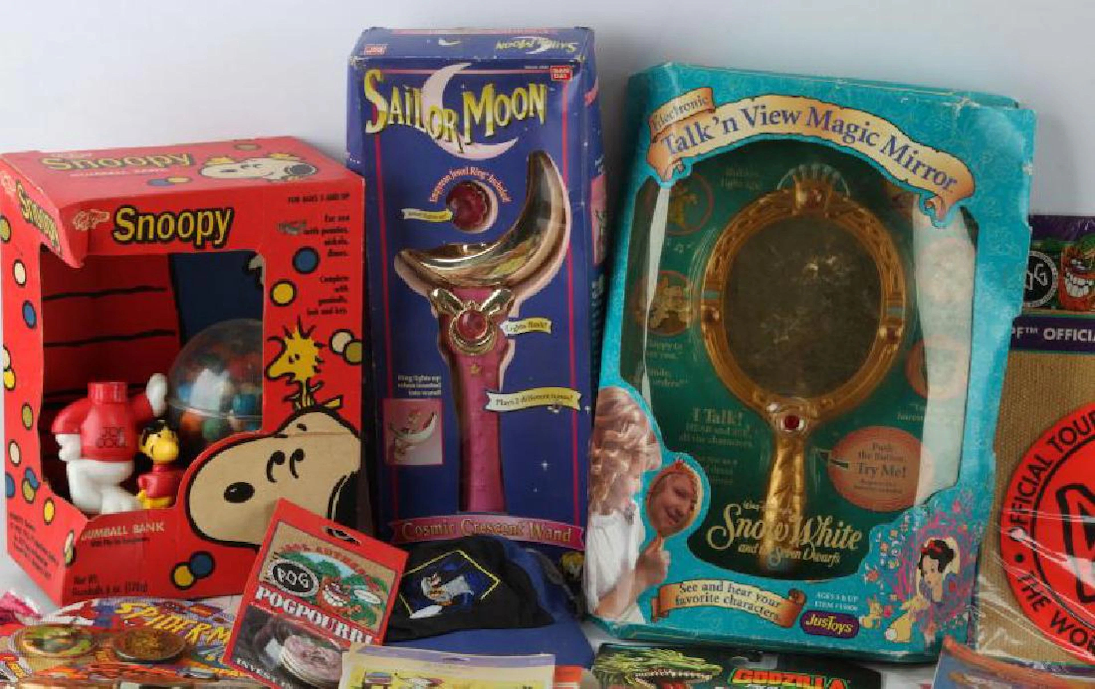 Lot of peanuts snoopy disney & sailor moon toys