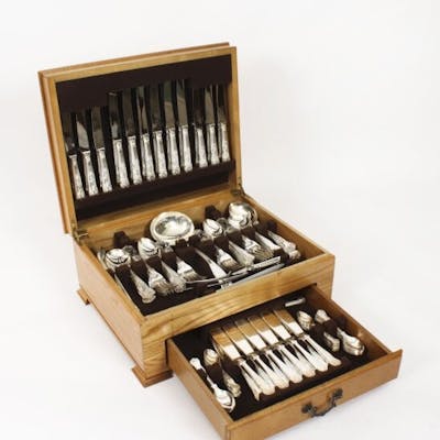 Vintage English Silver Plated Cased 141 Piece 12 Setting Canteen Cutlery 20th C