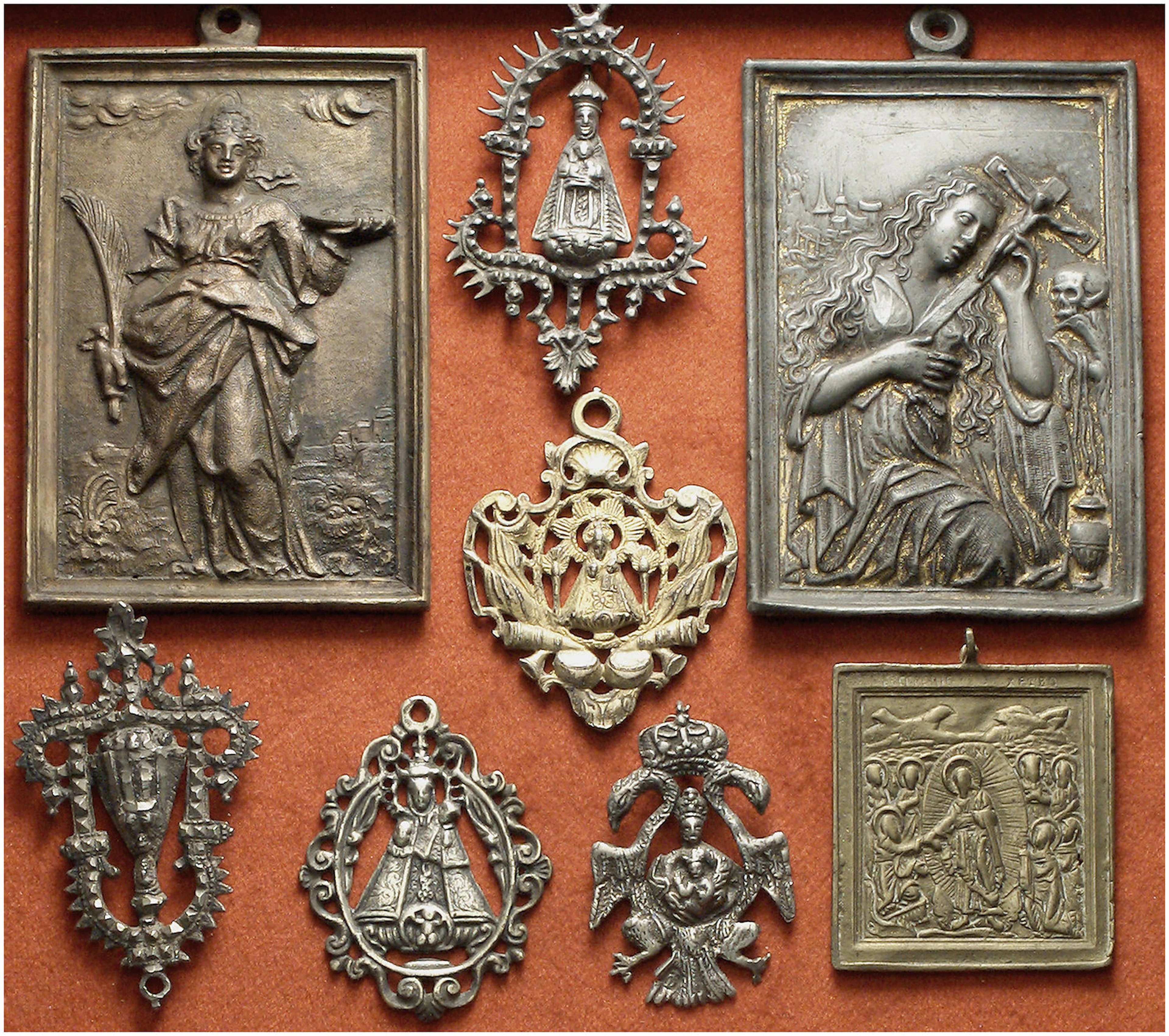 Lote de 18 plaquetas religiosas de los siglos XVI-XVIII de tamaño 75x100 mm