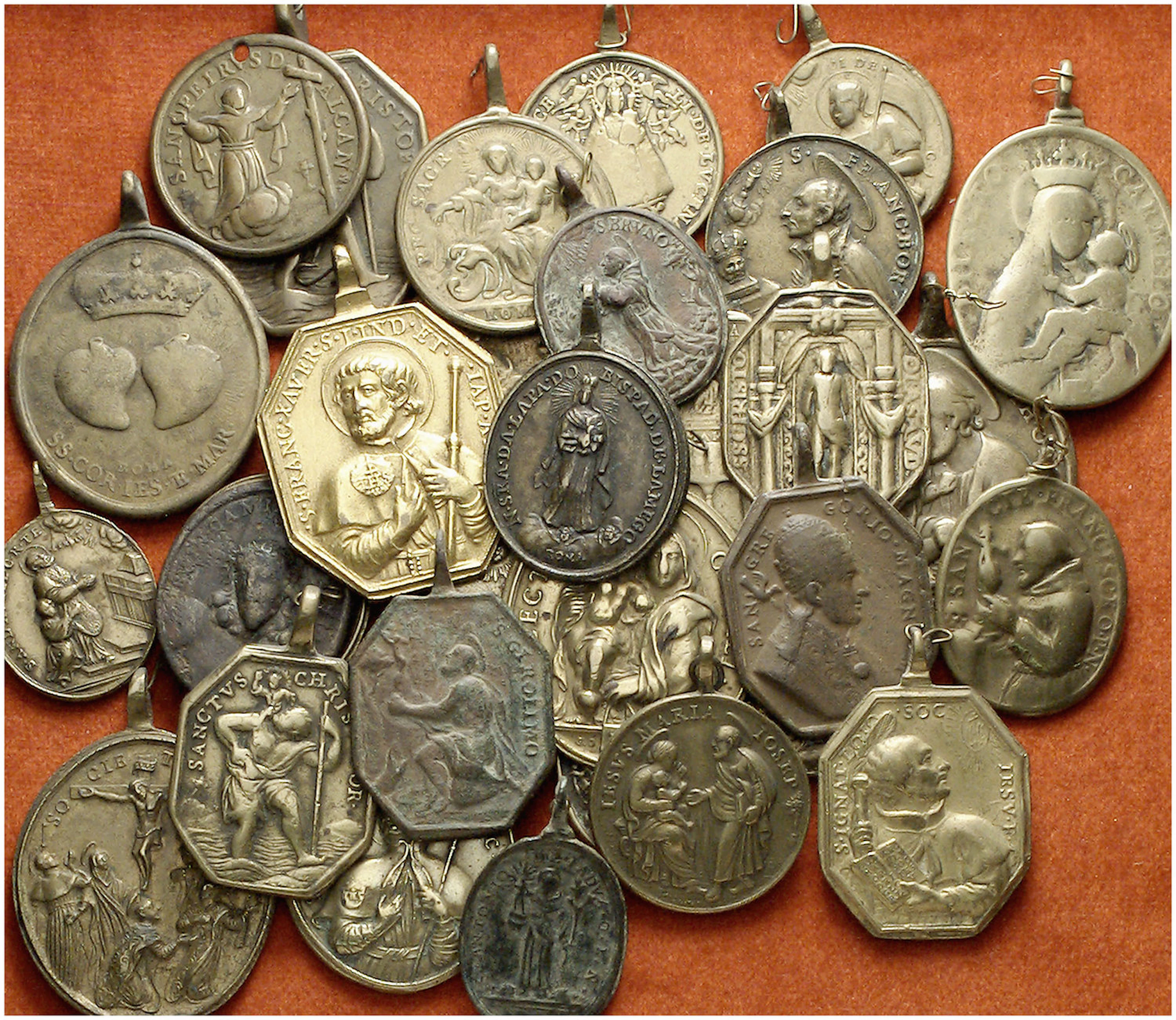 Lote de medallas religiosas de los siglos XVII-XIX