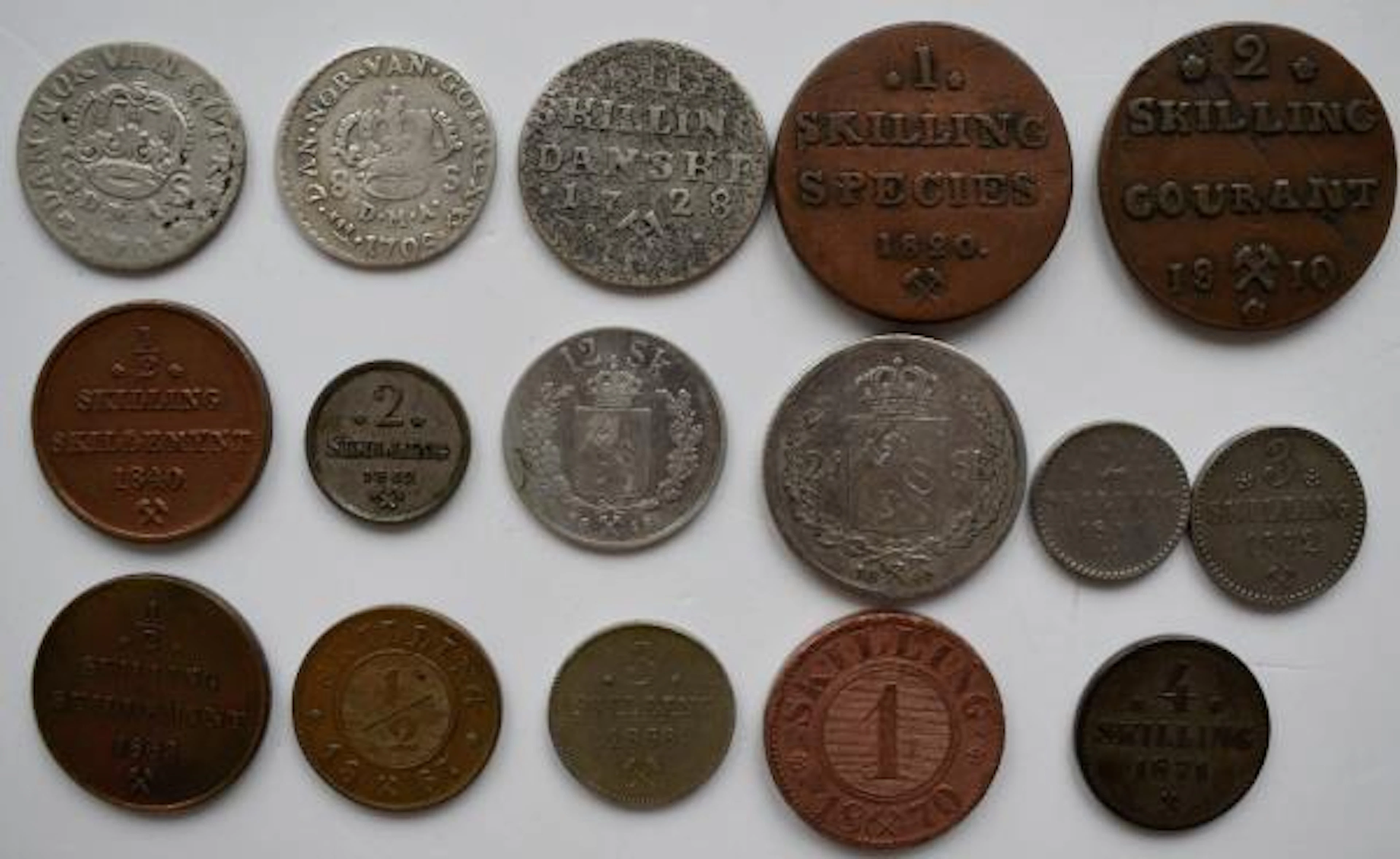 Norwegen: Lot 16 Münzen lautend auf Skilling 1704-1872