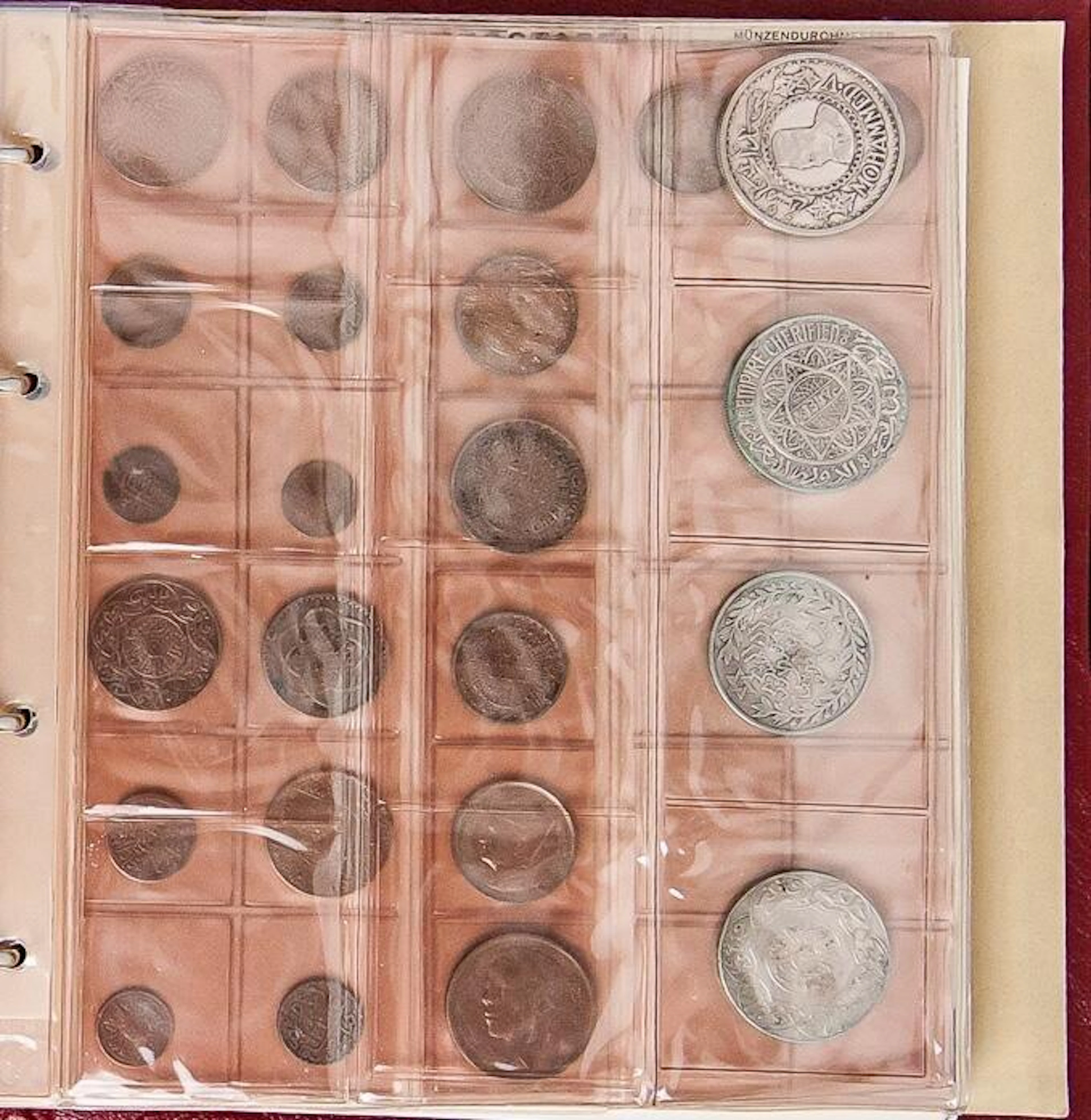 Interesante y amplia colección de moneda internacional...