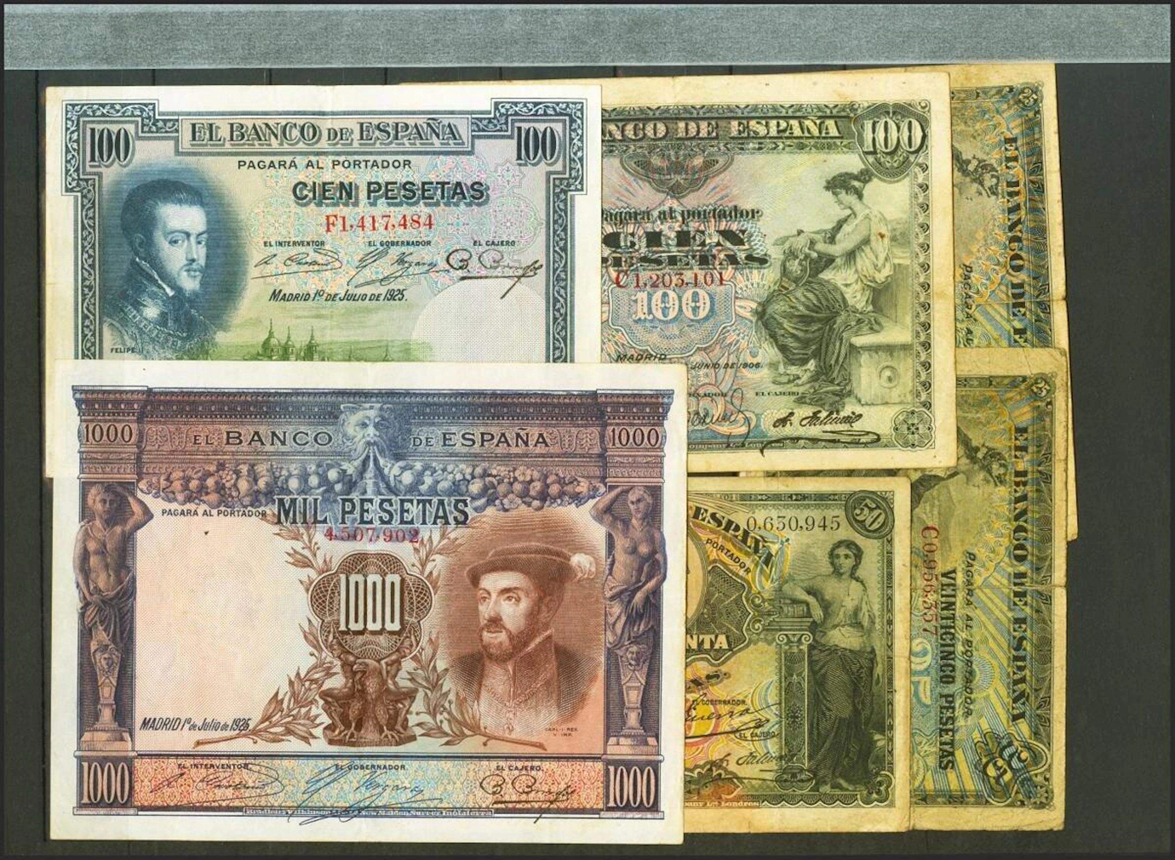 Conjunto de 32 billetes del Banco de España de diferentes...