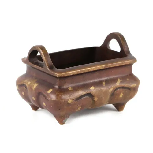 A Chinese gold splash bronze twin-handled censer of rectangu... | Barnebys