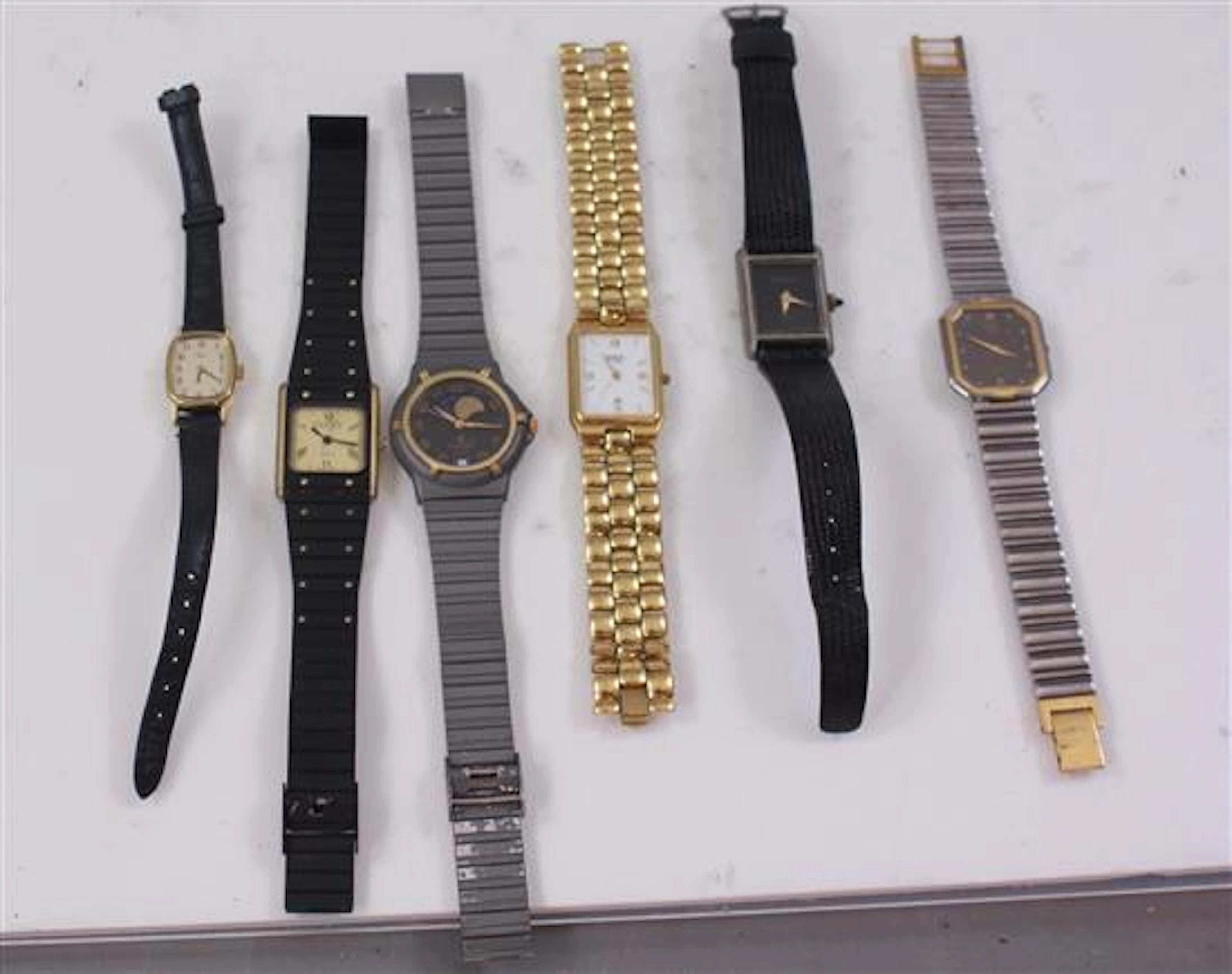 6 MEN'S WATCHES INCLUDING GUCCI AND WRANGLER