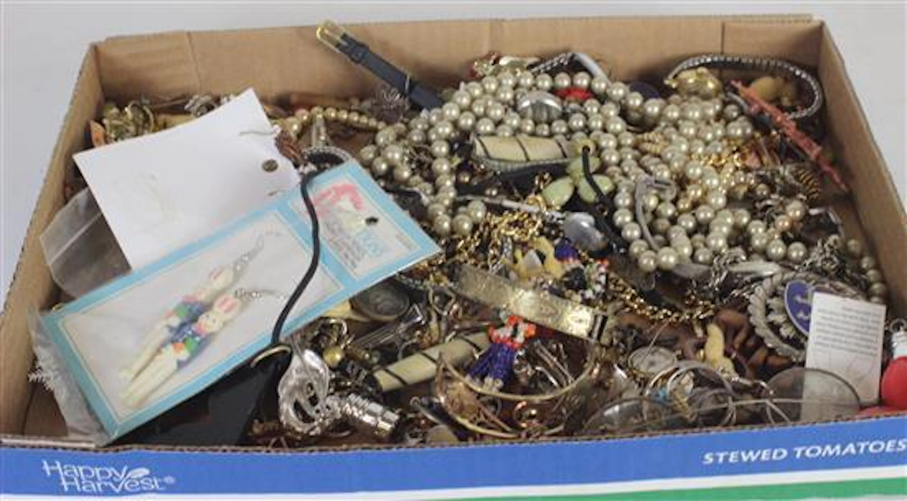 BOX LOT JEWELRY INCLUDING: ASSORTED COSTUME JEWELRY
