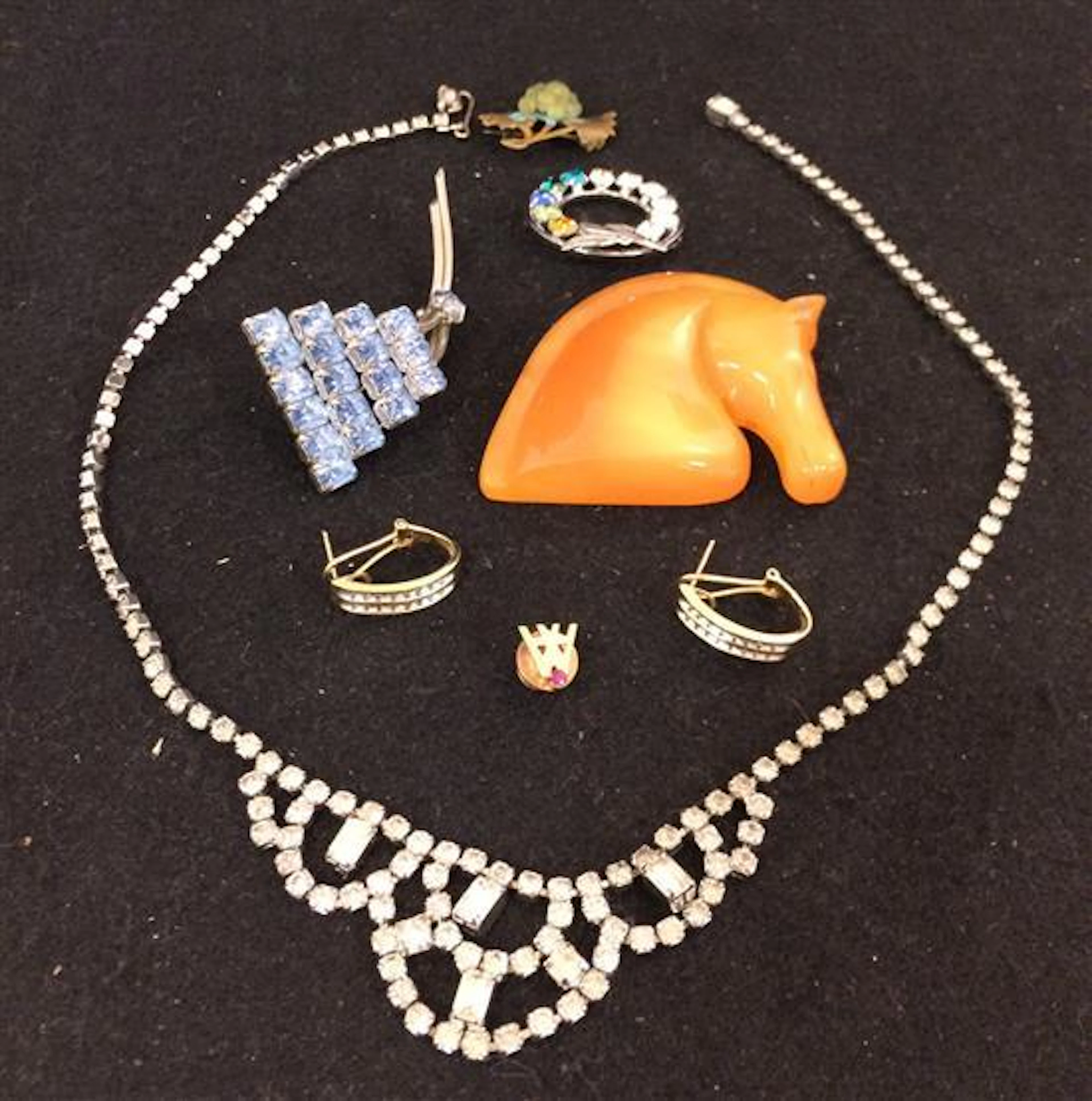 BOX LOT COSTUME JEWELRY PINS INCLUDING: 2.25" ORANGE TONE TRANSLUCENT PIN