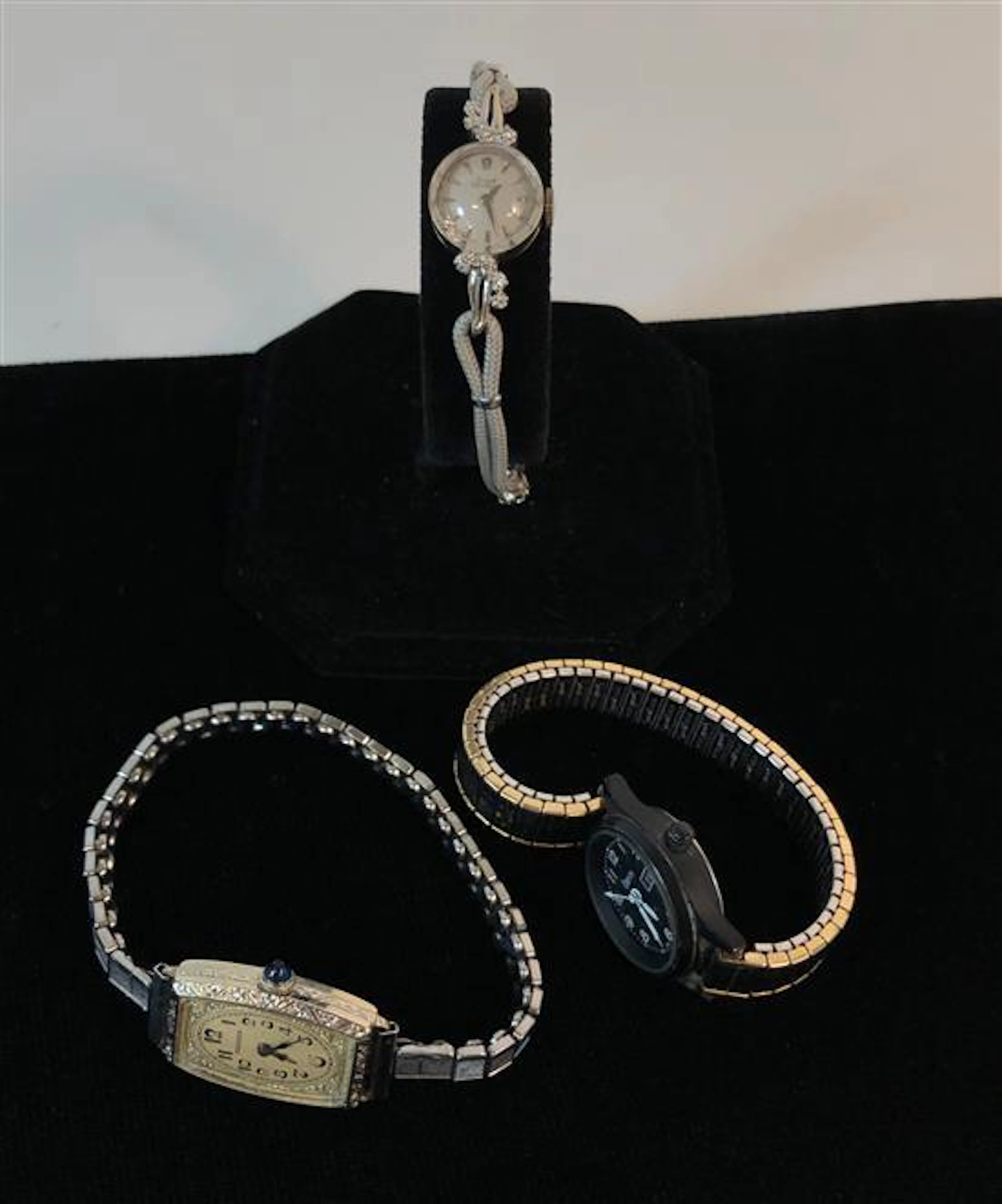 LOT OF THREE WRIST WATCHES INCLUDING: ORVIS WATER...