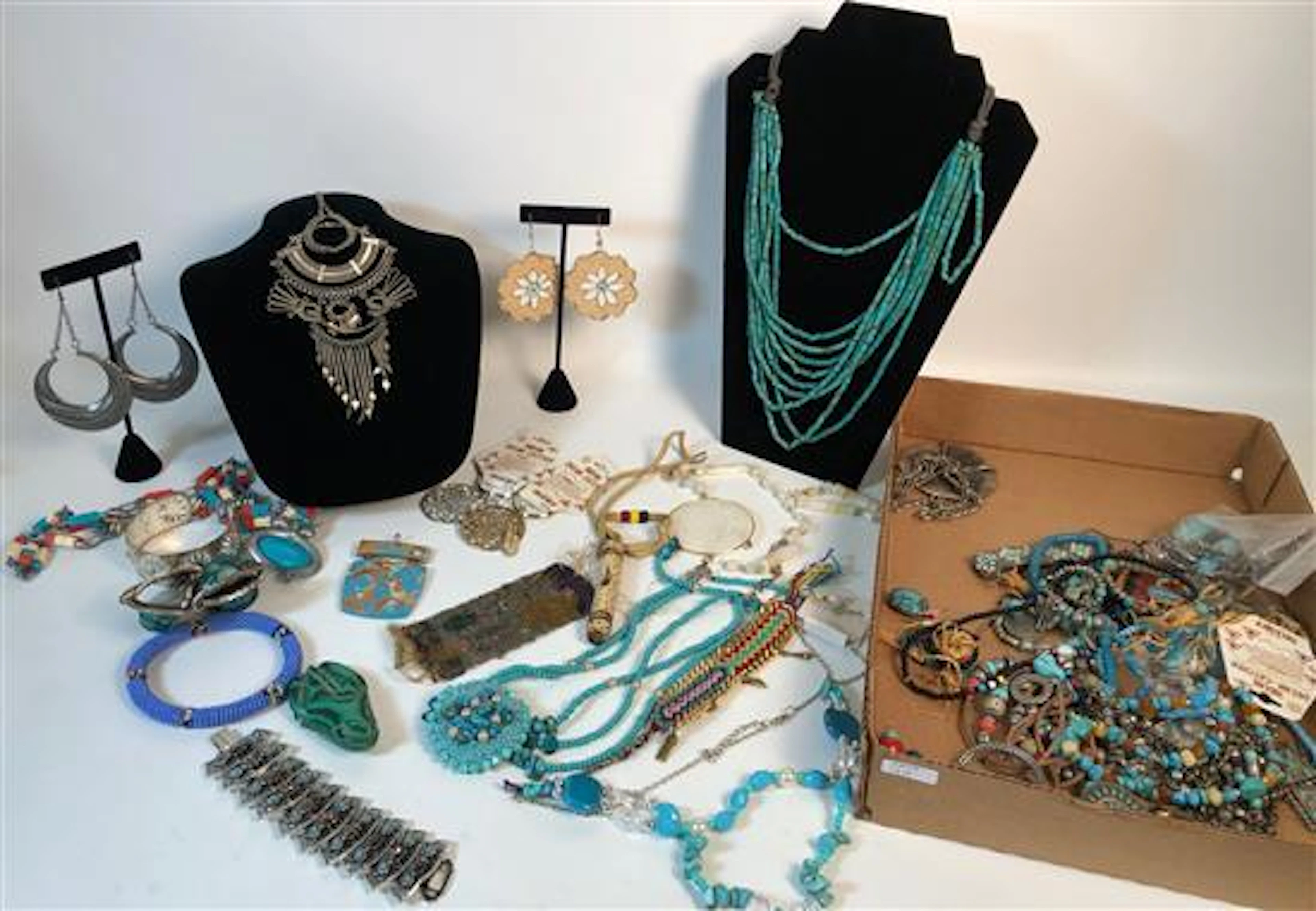 SOUTHWESTERN STYLE JEWELRY LOT