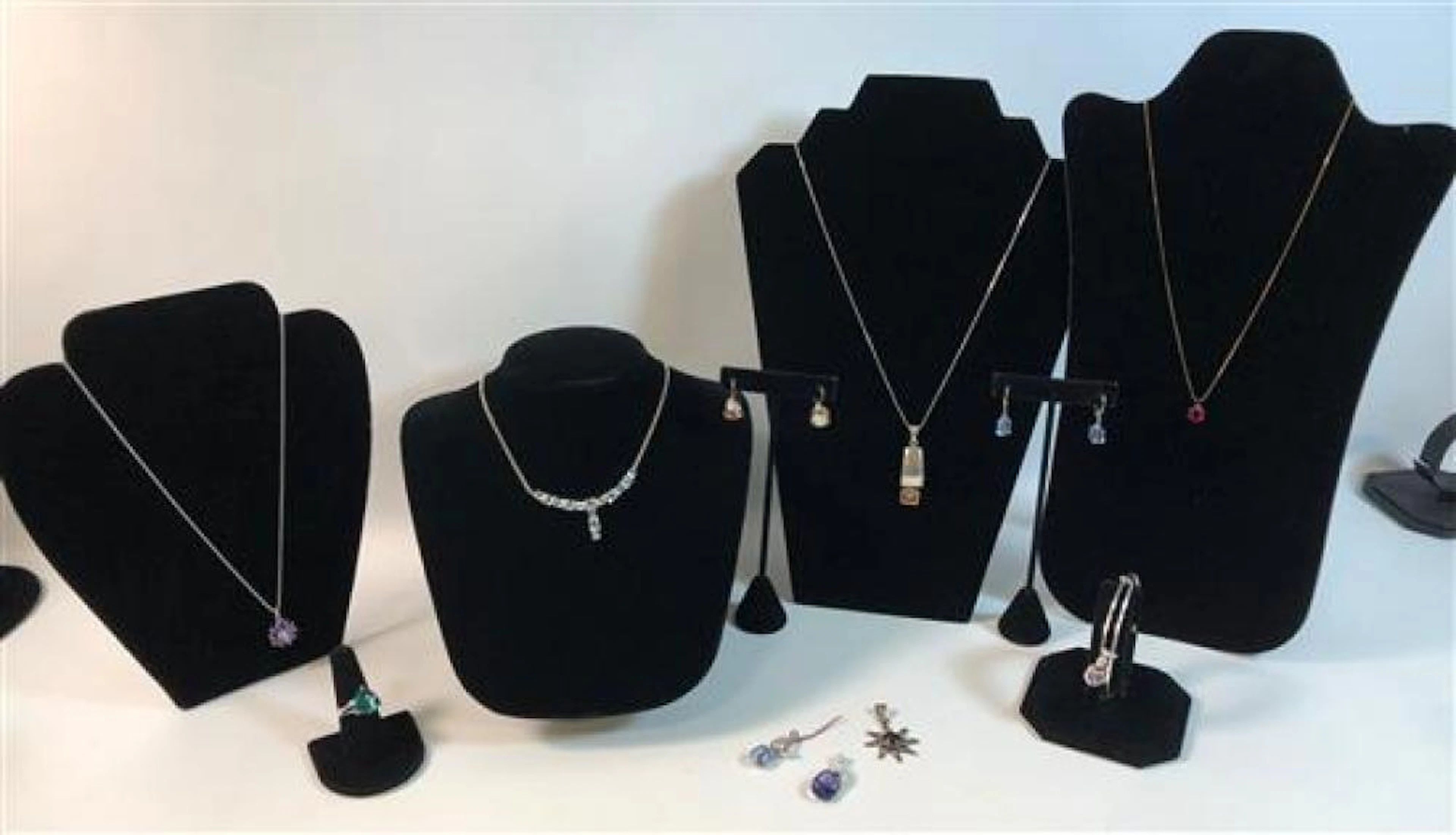 GEM AND GEM TYPE FASHION JEWELRY AND ACCESSORIES LOT