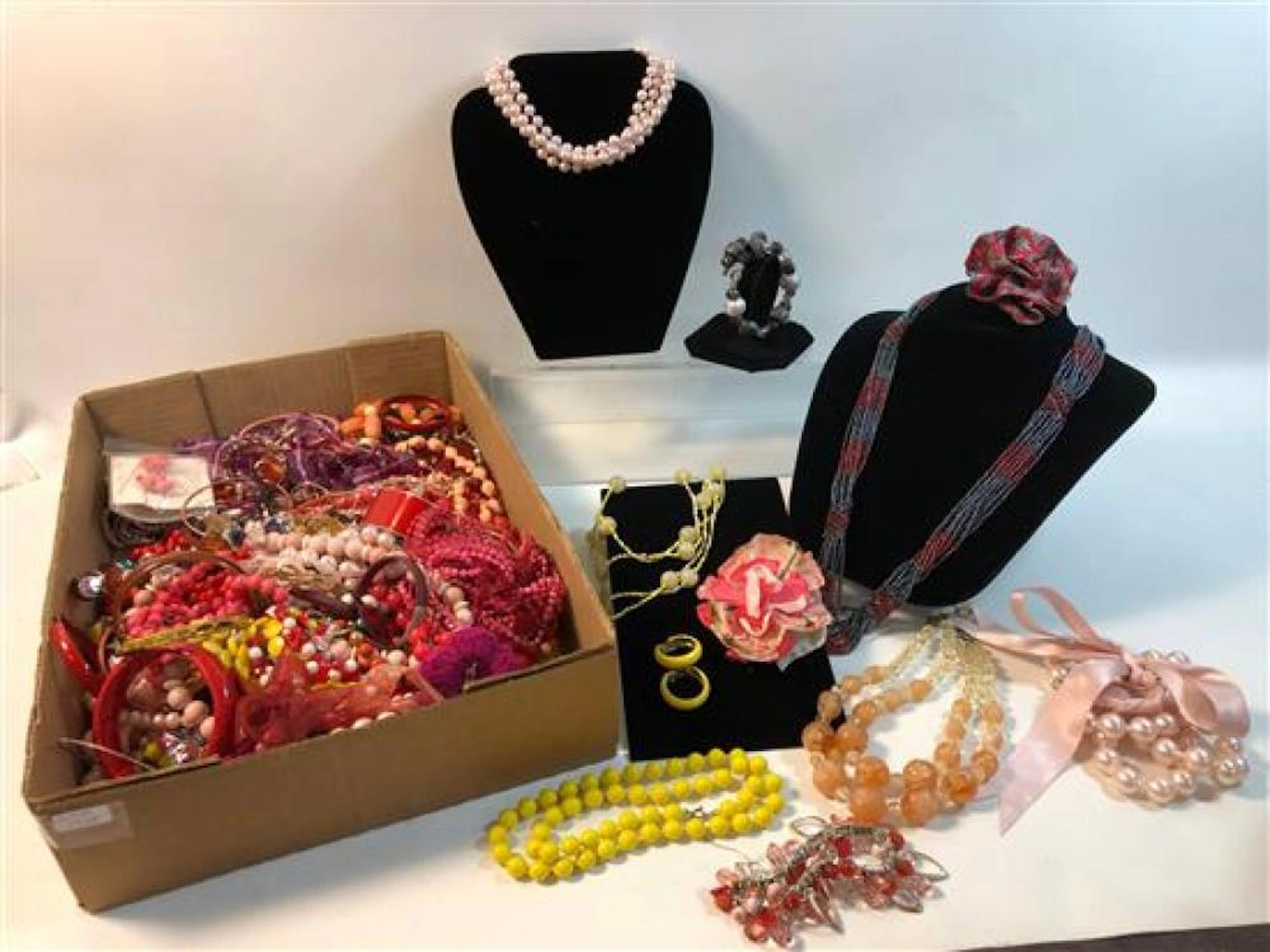 ASSORTED COSTUME AND FASHION JEWELRY BOX LOT