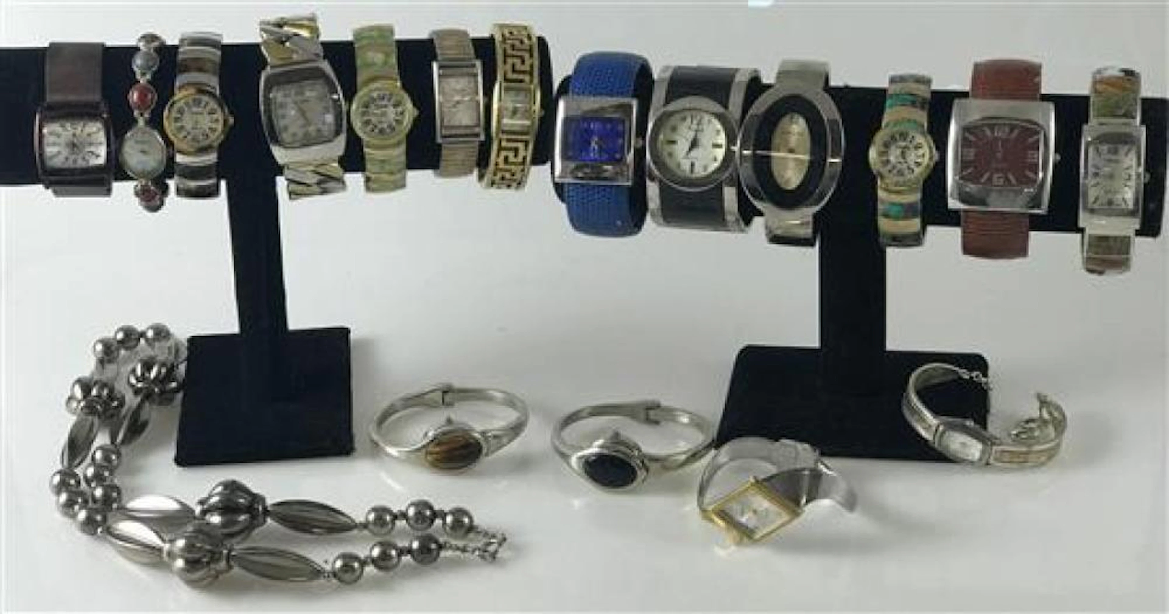 LOT OF ASSORTED FASHION WATCHES