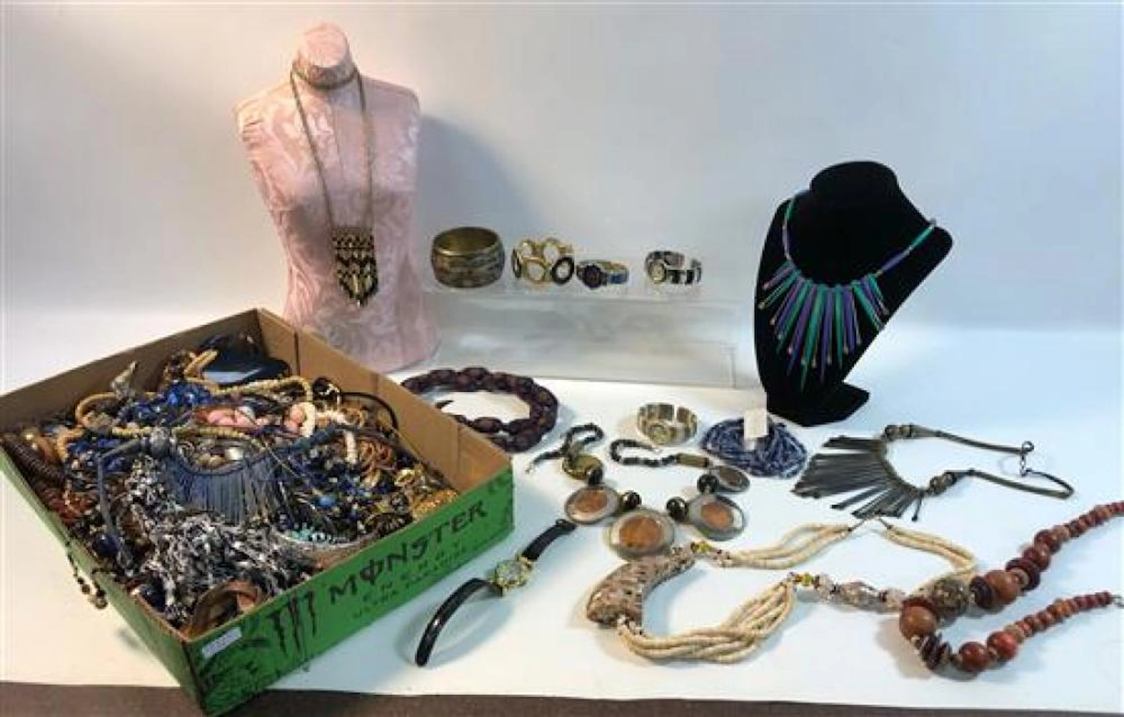 LOT OF ASSORTED FASHION AND COSTUME JEWELRY